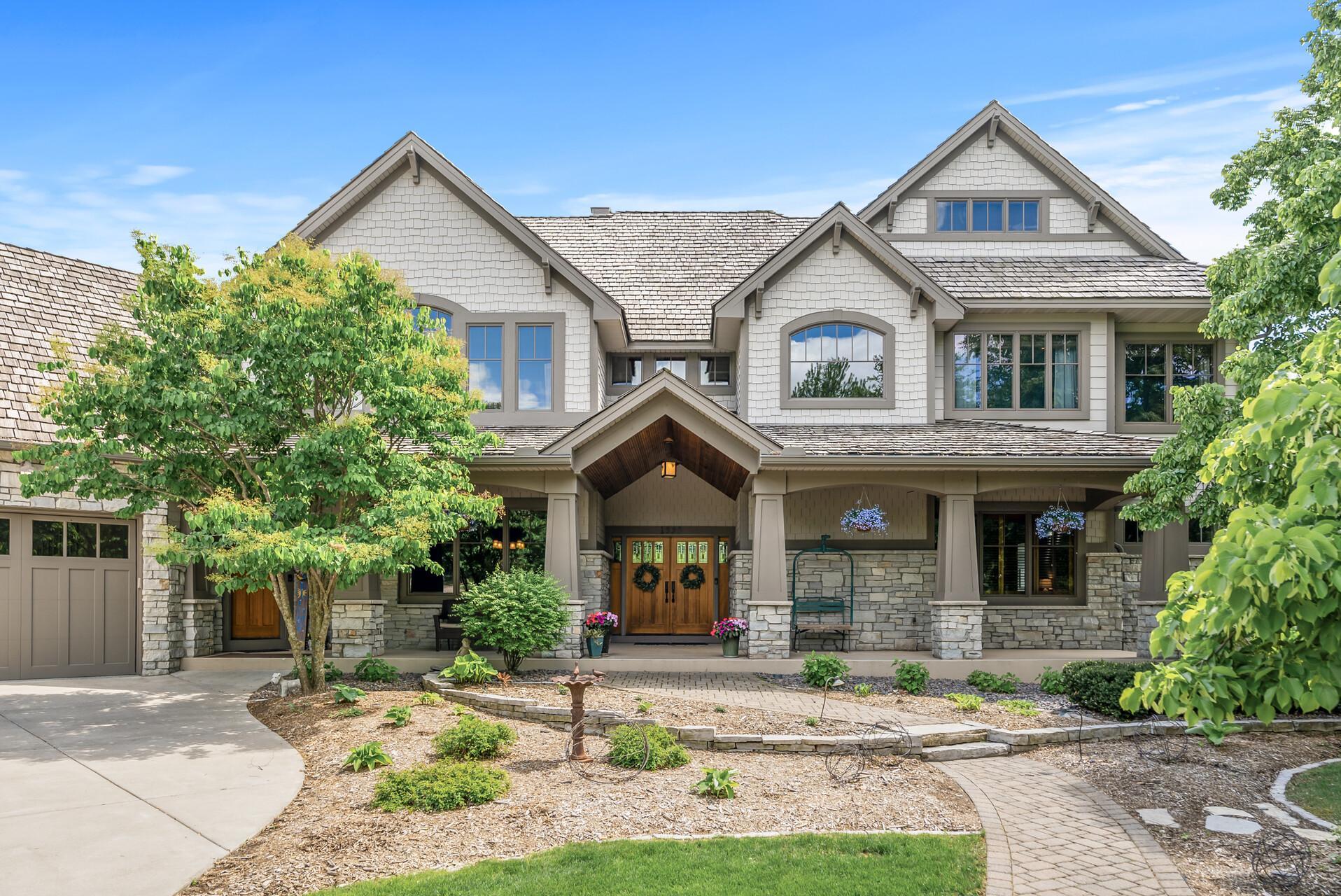 1595  River Shore Drive, Hastings, MN