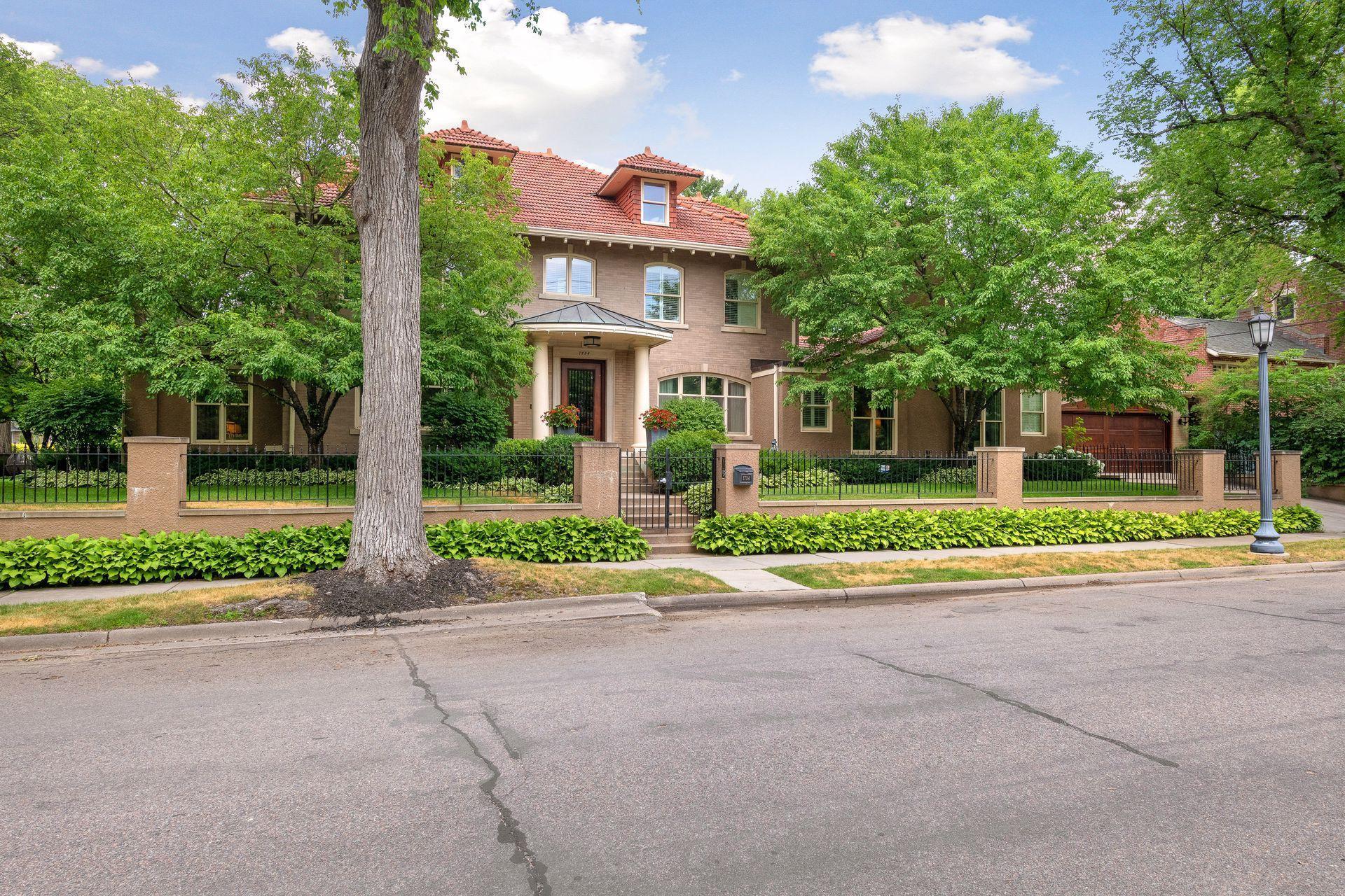 1724  Summit Avenue, Minneapolis, MN