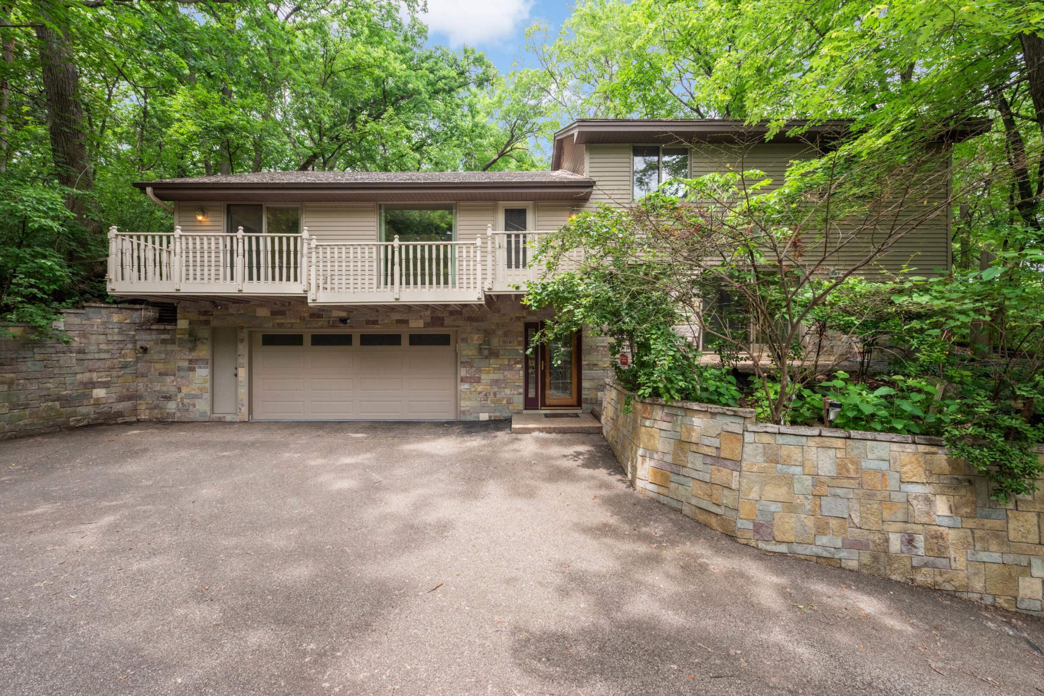 8040  Lea Road, Bloomington, MN