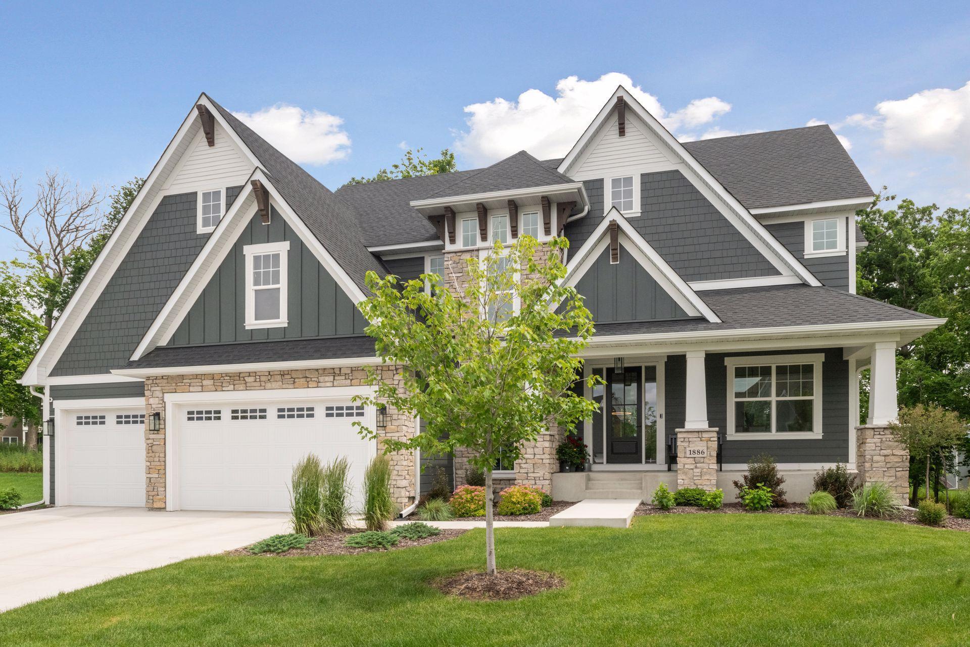 1886  Della Drive, Chanhassen, MN