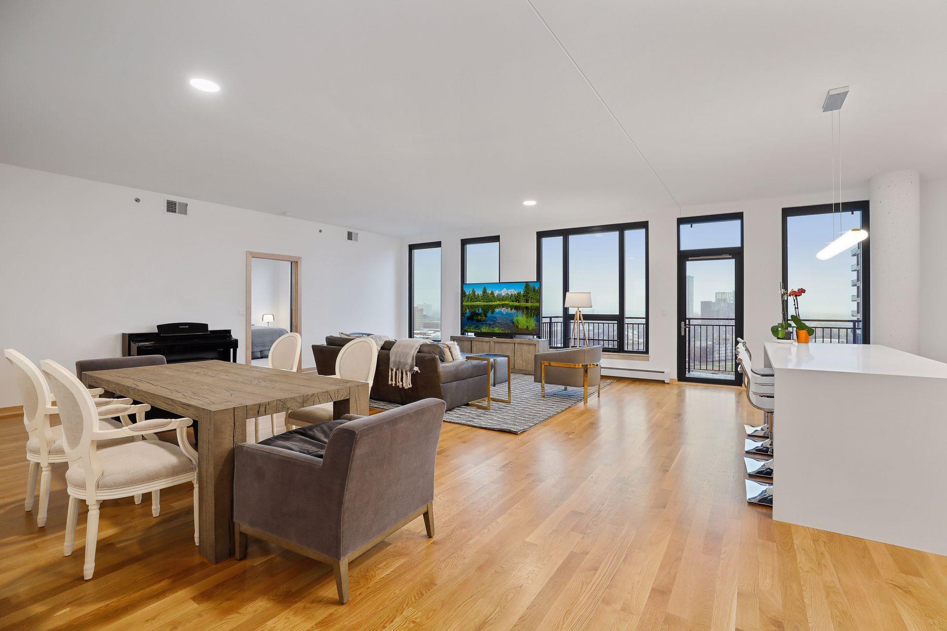 1240 S 2nd Street, Minneapolis, MN