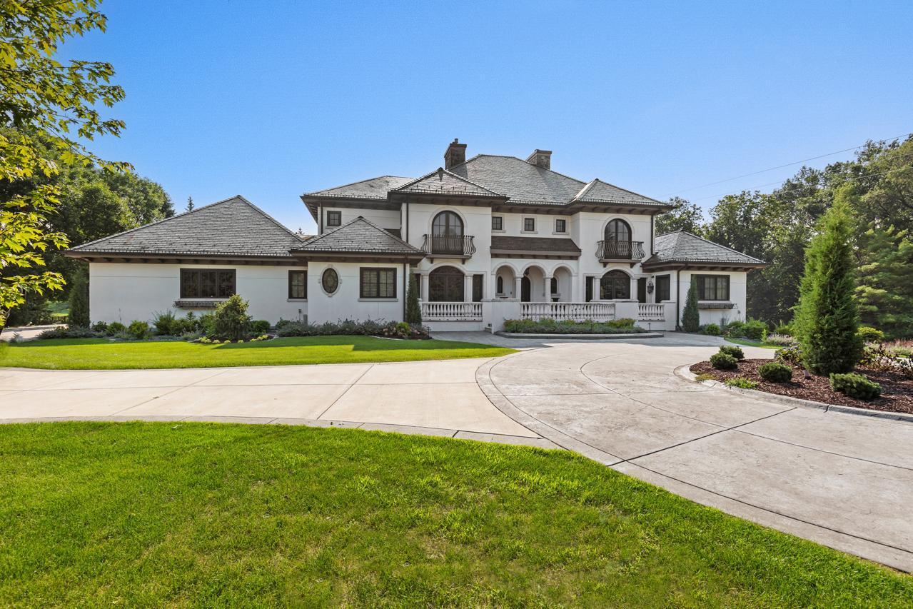1560  Hunter Drive, Wayzata, MN