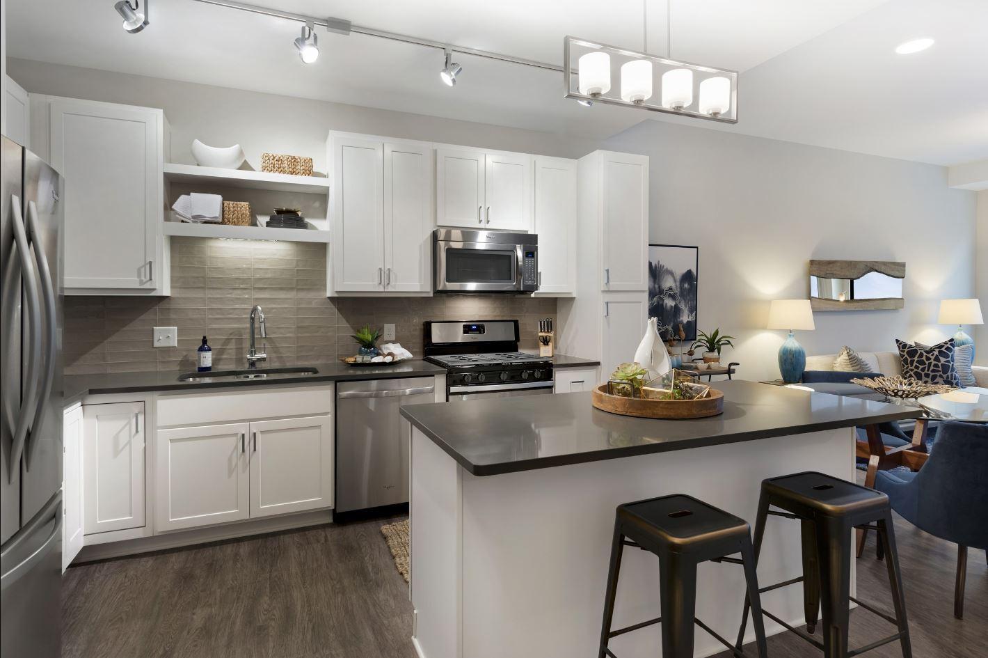 212  10th Avenue S, Minneapolis, MN