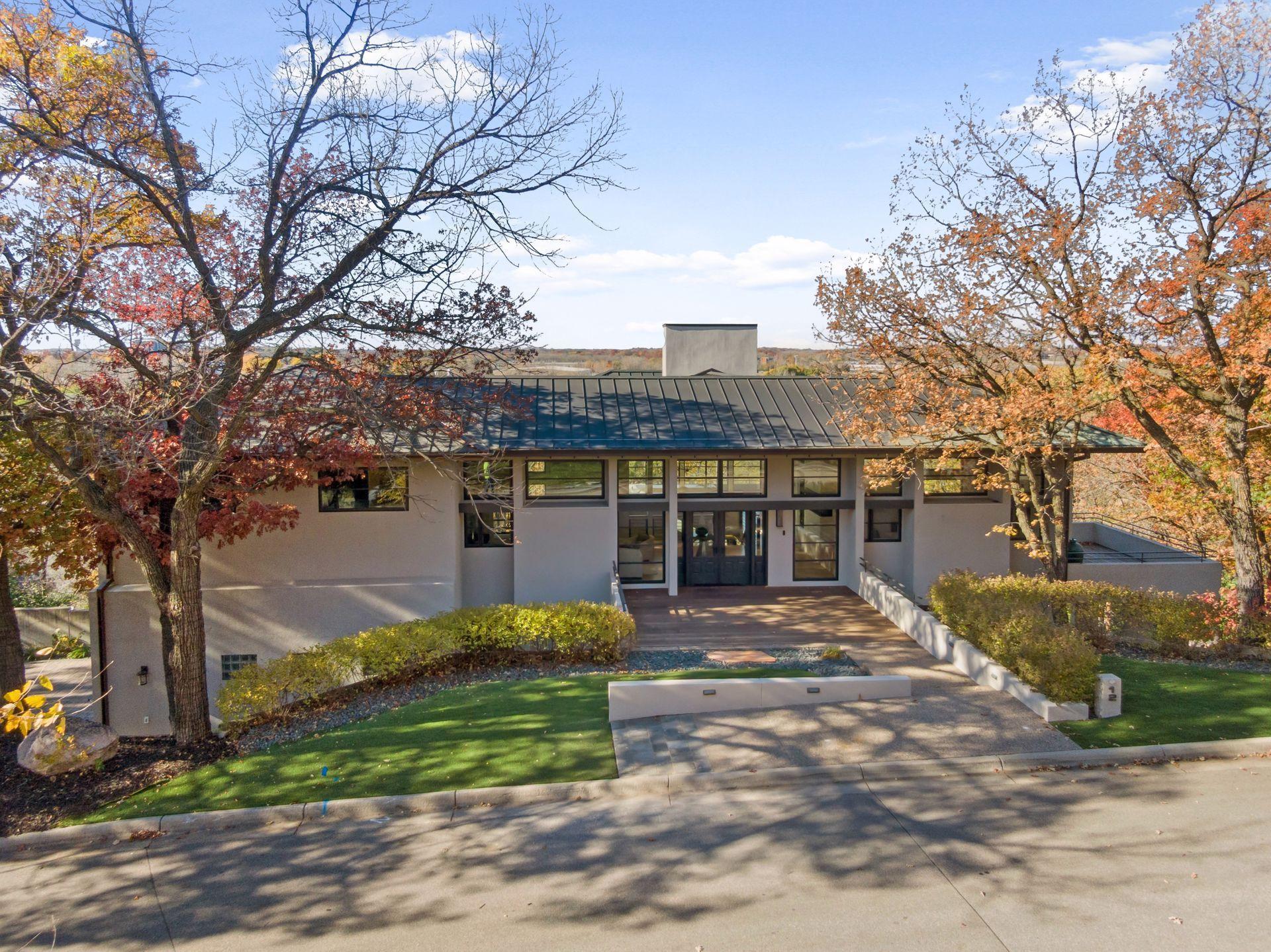 12  Overholt Pass, Edina, MN