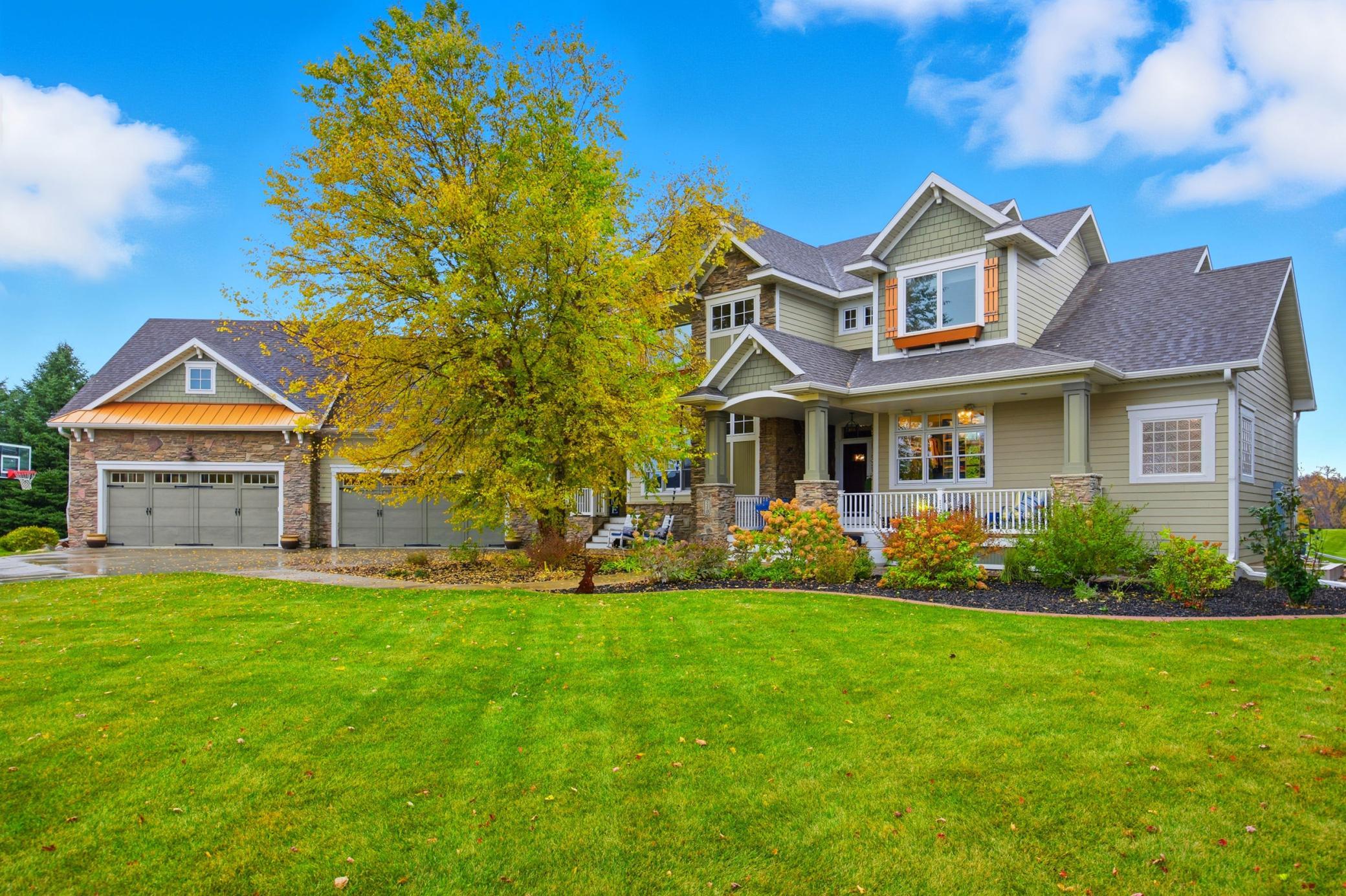 310  48th Avenue SW, Moorhead, MN