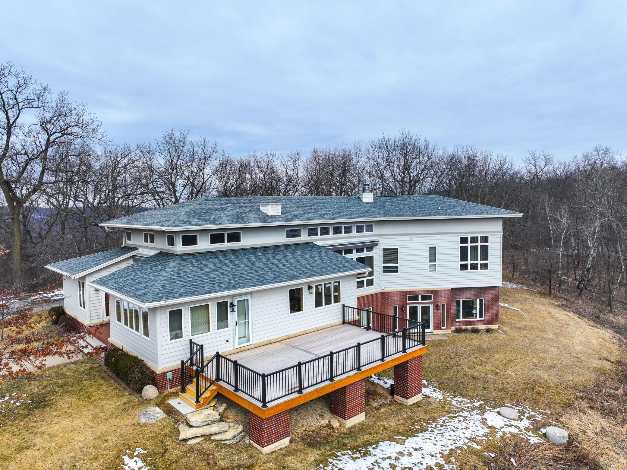 46180  Oak Hill Drive, La Crescent, MN