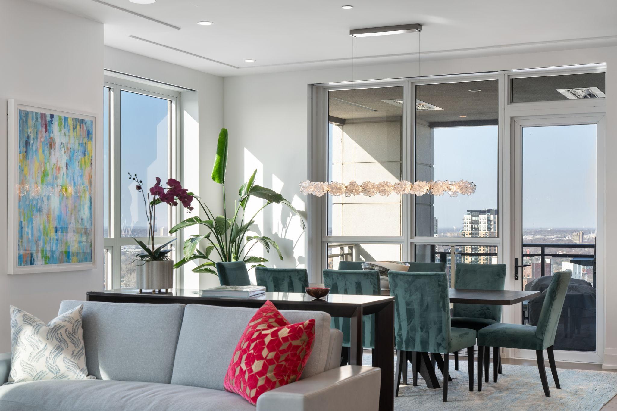 1111 W River Parkway, Minneapolis, MN