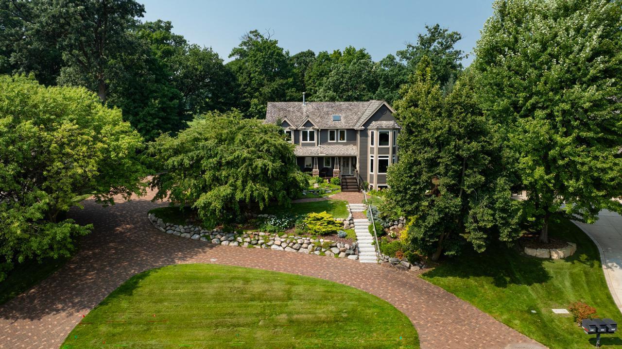 2890  Autumn Woods Drive, Chaska, MN