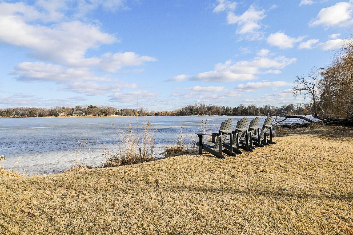 10 W Shore Road, North Oaks, MN