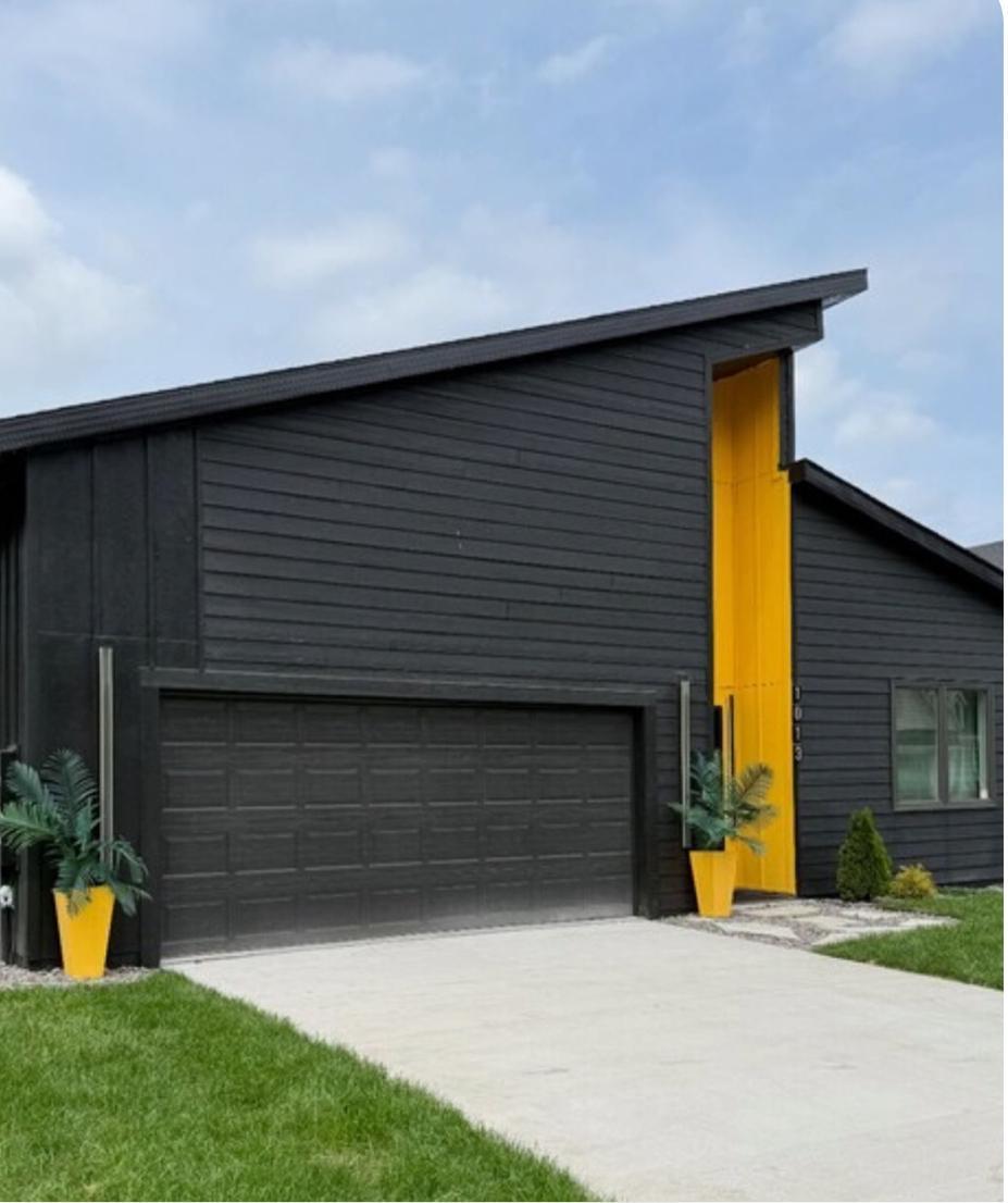 1013  Gardner Street, Wayzata, MN