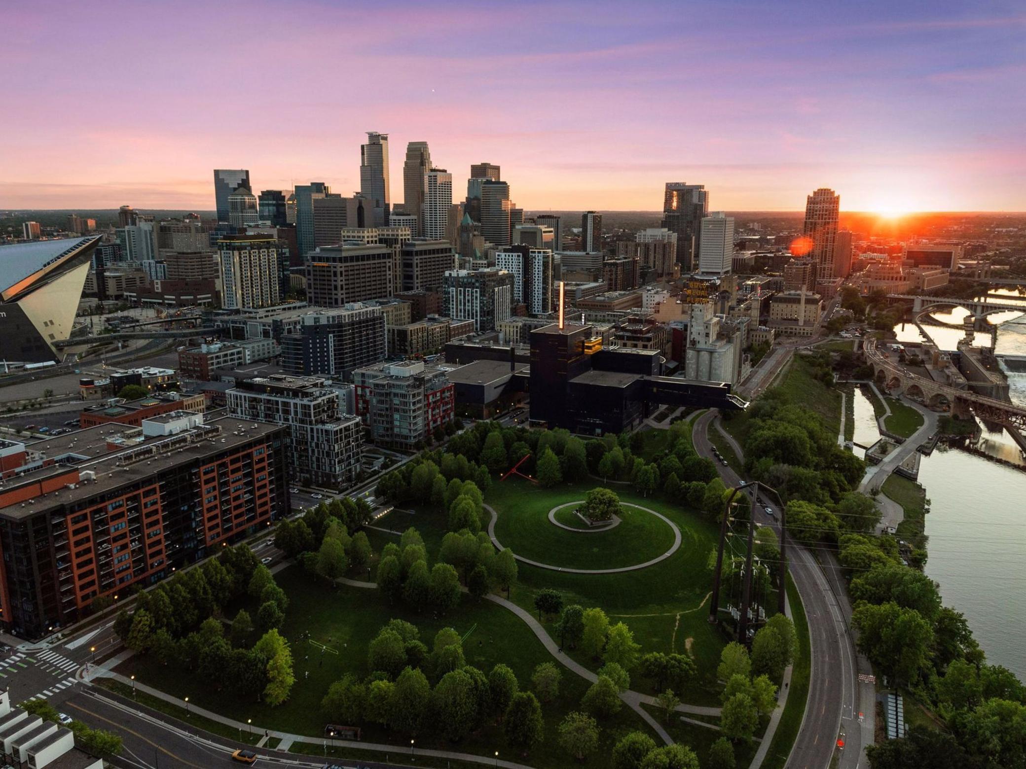 1111 W River Parkway, Minneapolis, MN