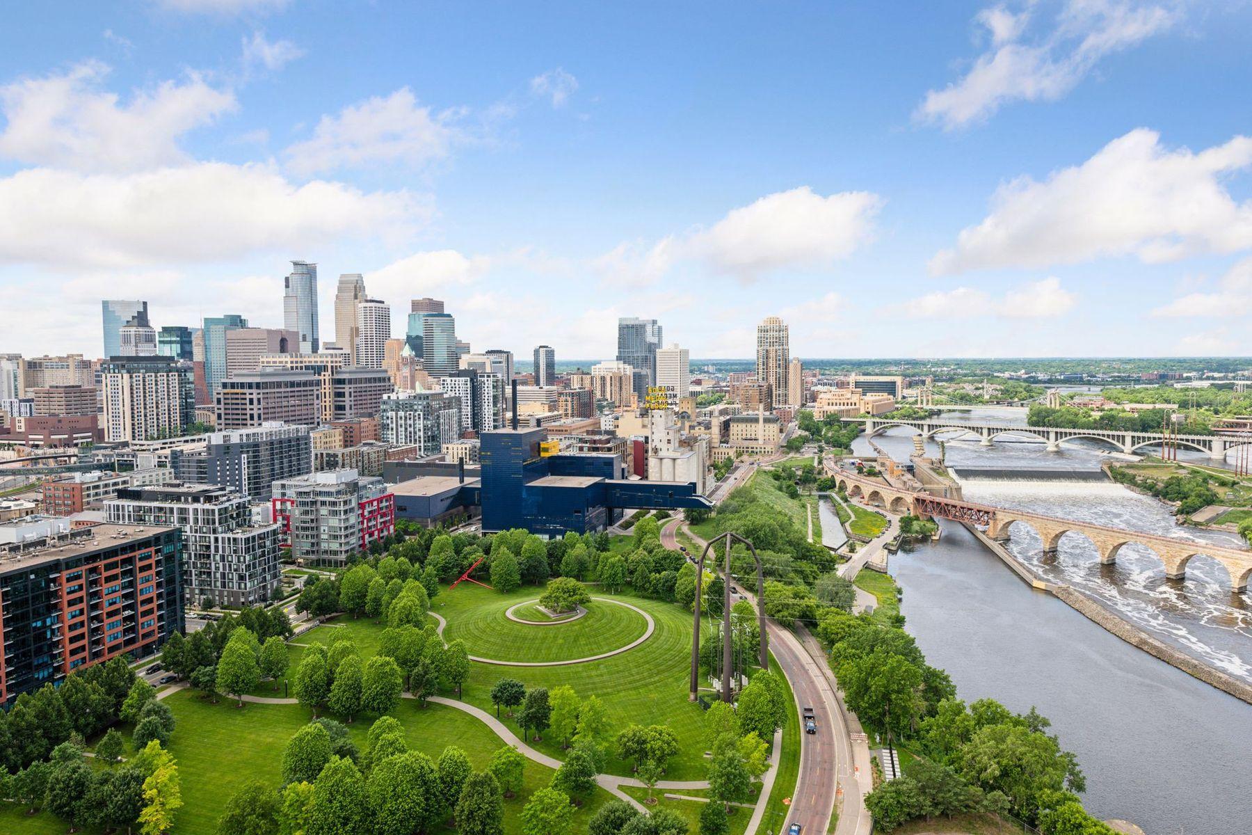 1111 W River Parkway, Minneapolis, MN