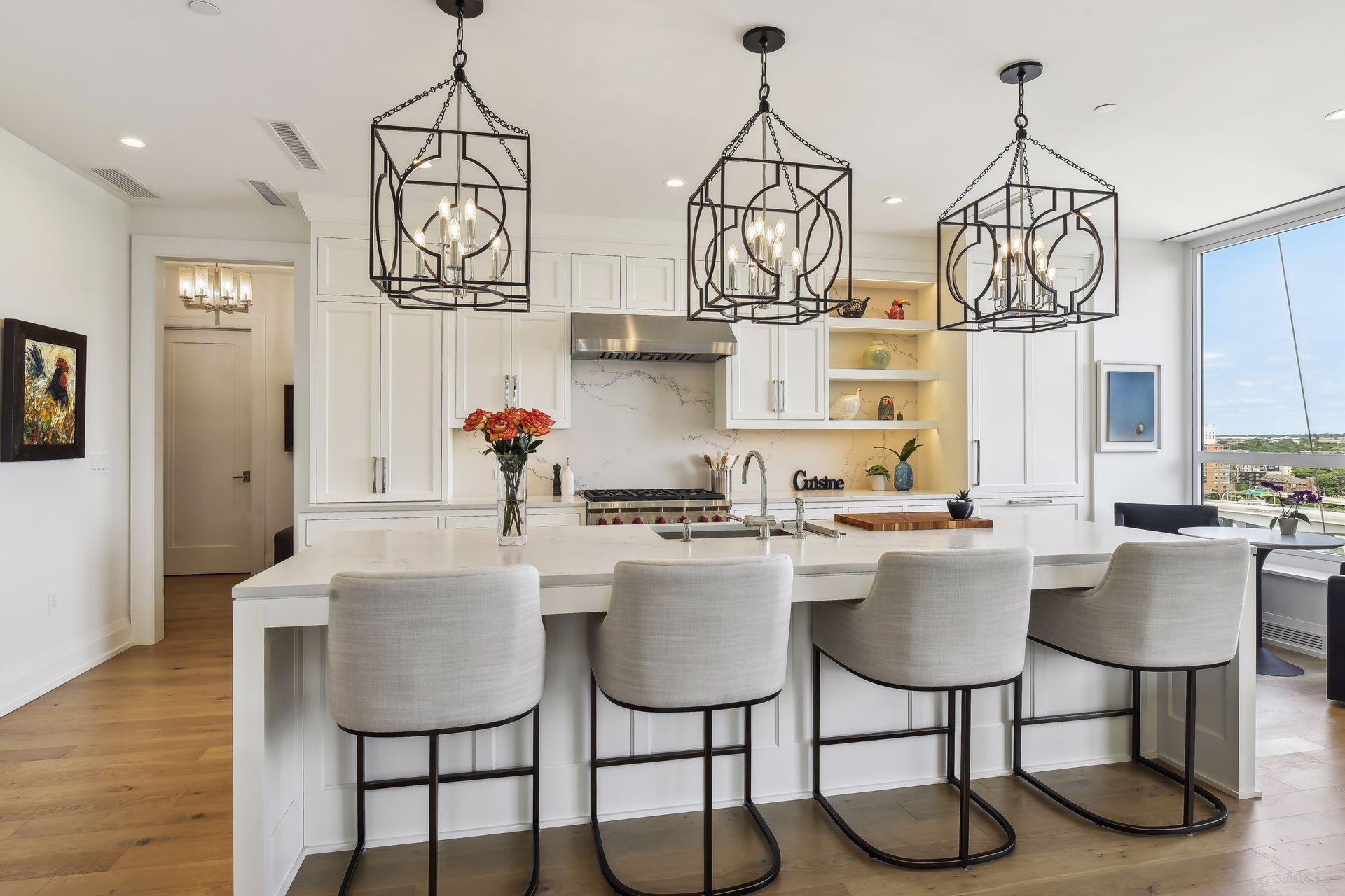 1111 W River Parkway, Minneapolis, MN