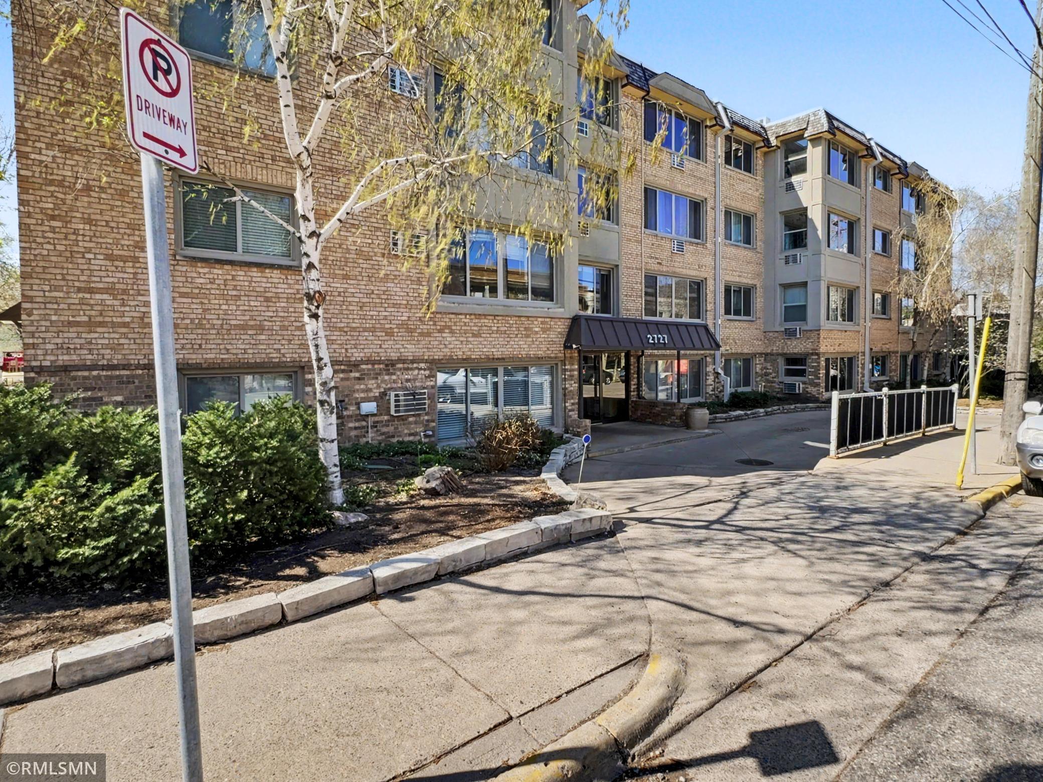 2727 W 43rd Street, Minneapolis, MN