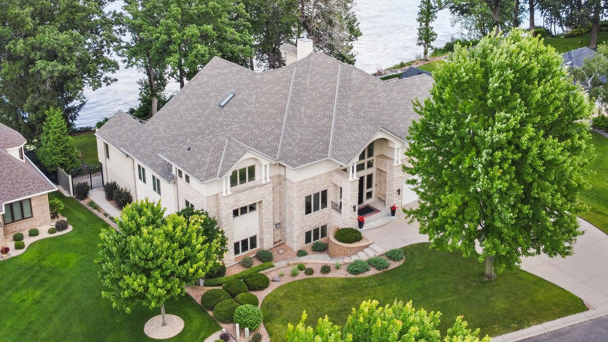 705 W River Parkway, Champlin, MN