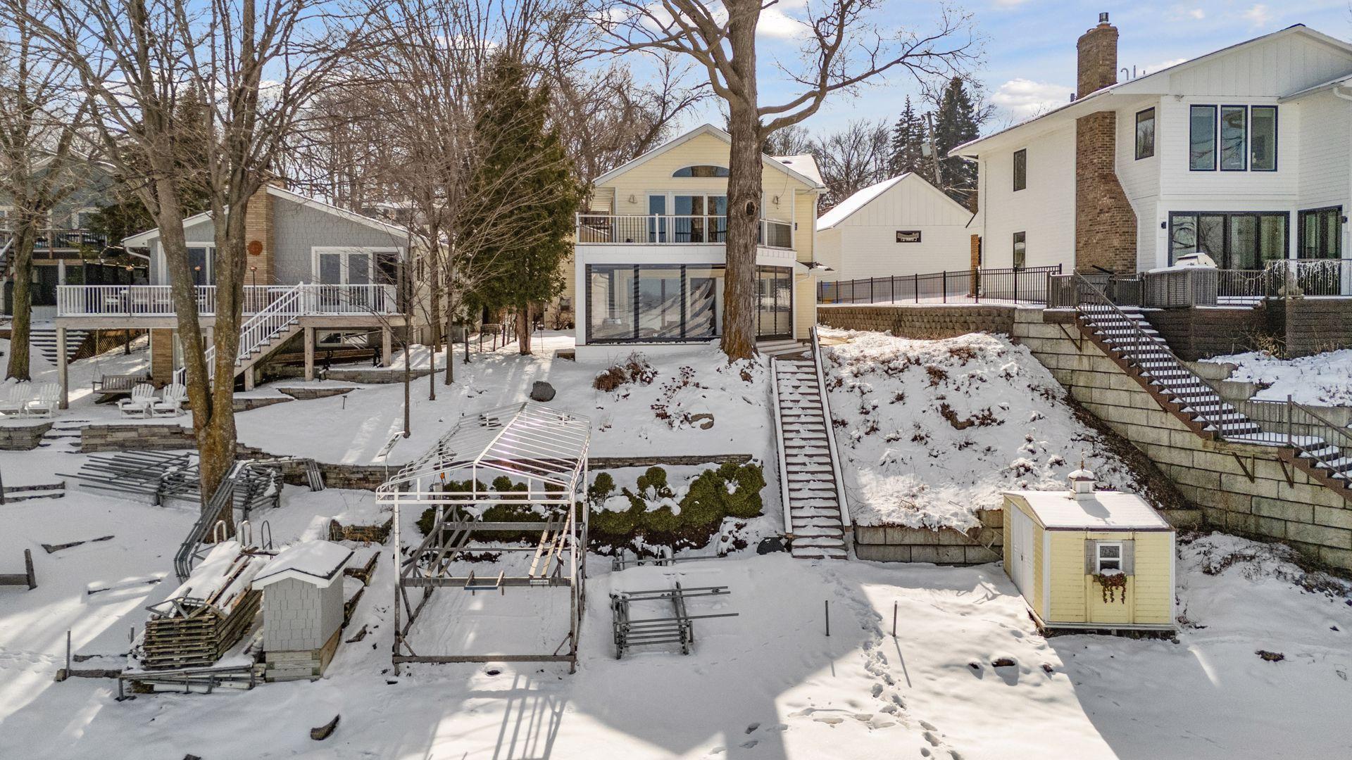 5338  Piper Road, Mound, MN