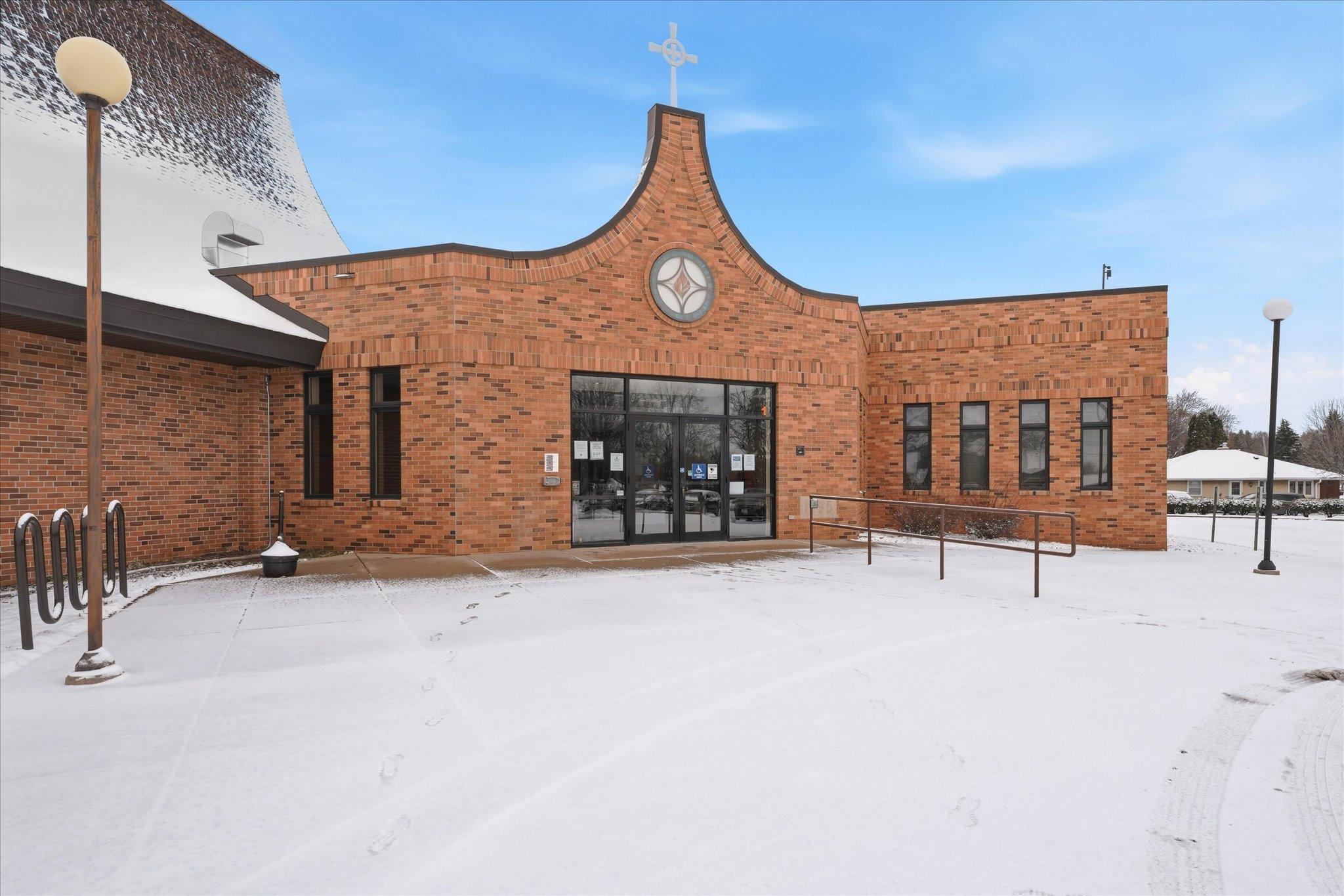 965  Larpenteur Avenue W, Roseville, MN