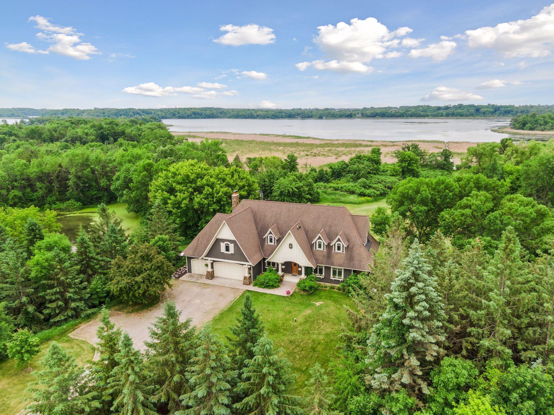 1755  Chateau Way, Minnetrista, MN