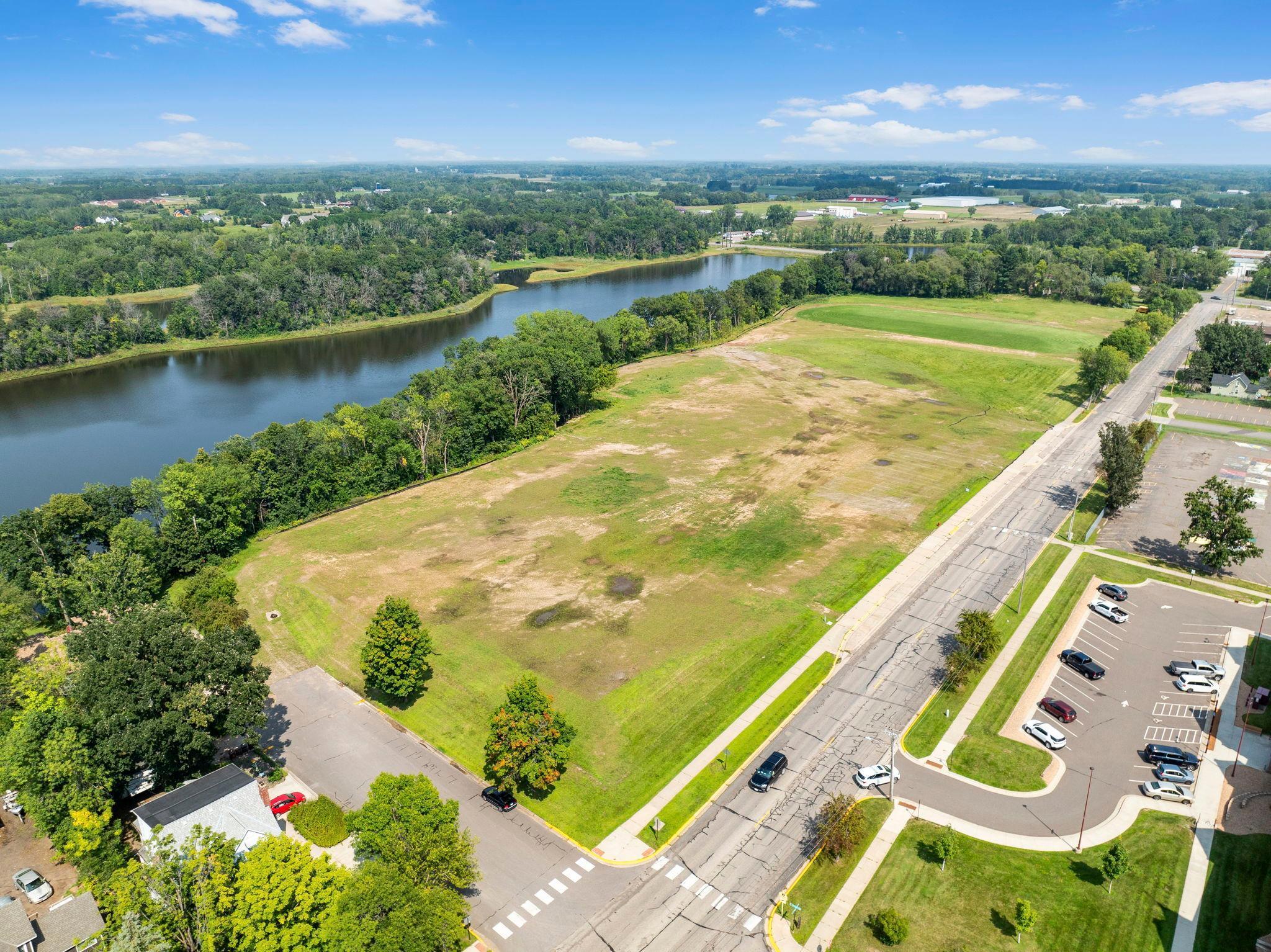 400  Maple Ave E, Mora, MN