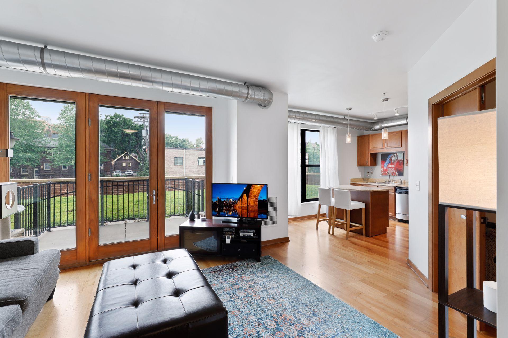 15 E Franklin Avenue, Minneapolis, MN