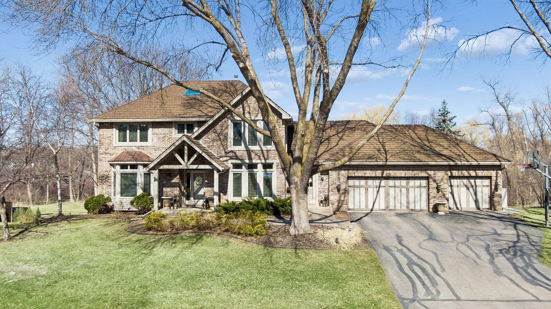 291  Trappers Pass, Chanhassen, MN