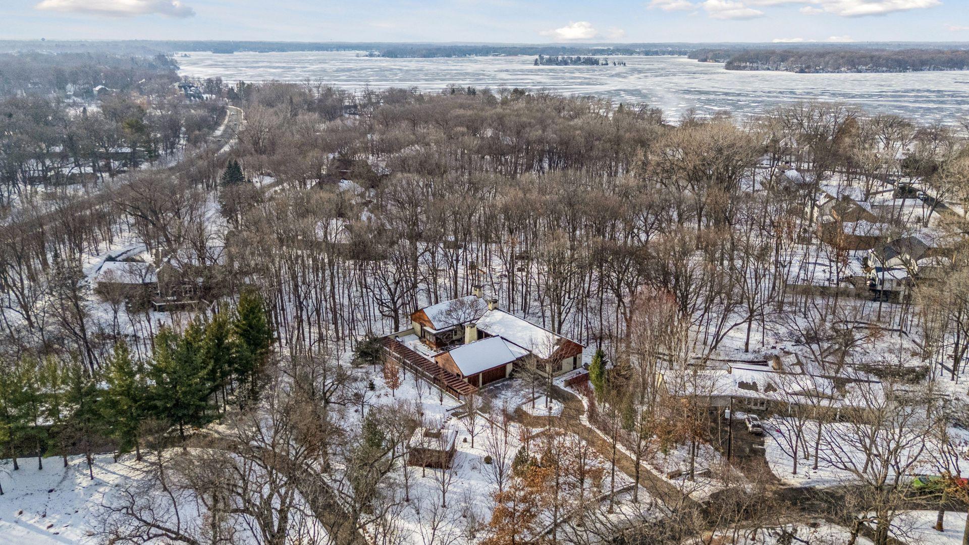 20545  Linden Road, Deephaven, MN
