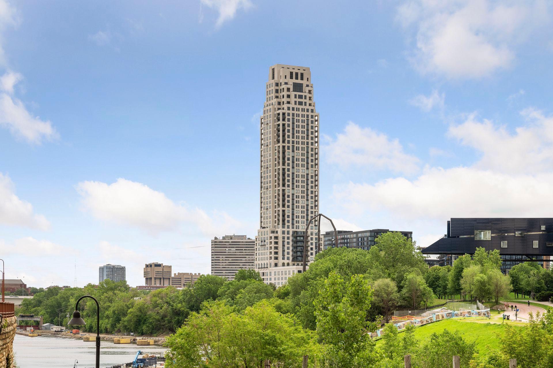 1111 W River Parkway, Minneapolis, MN