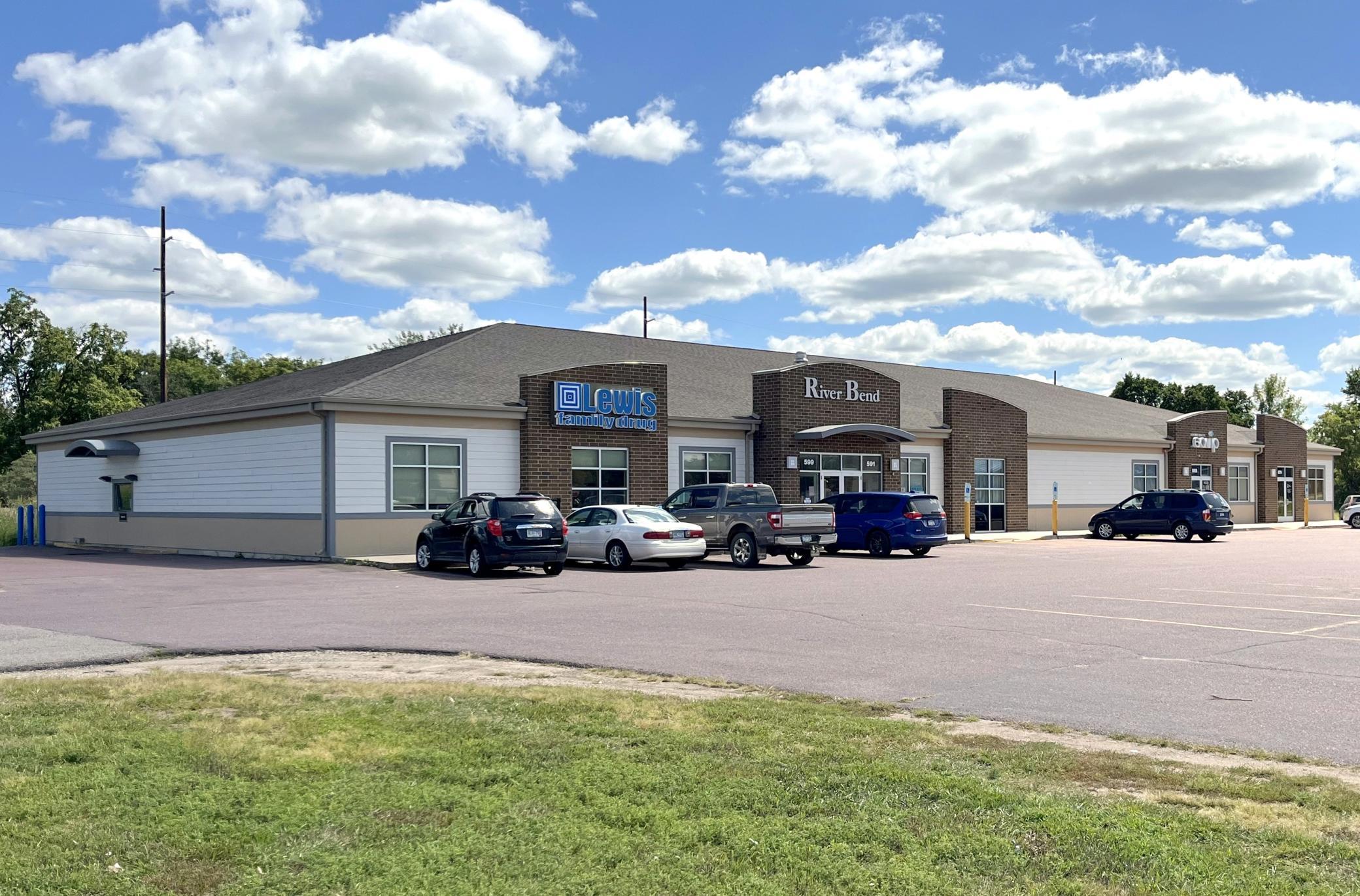 599  2nd Avenue N, Windom, MN