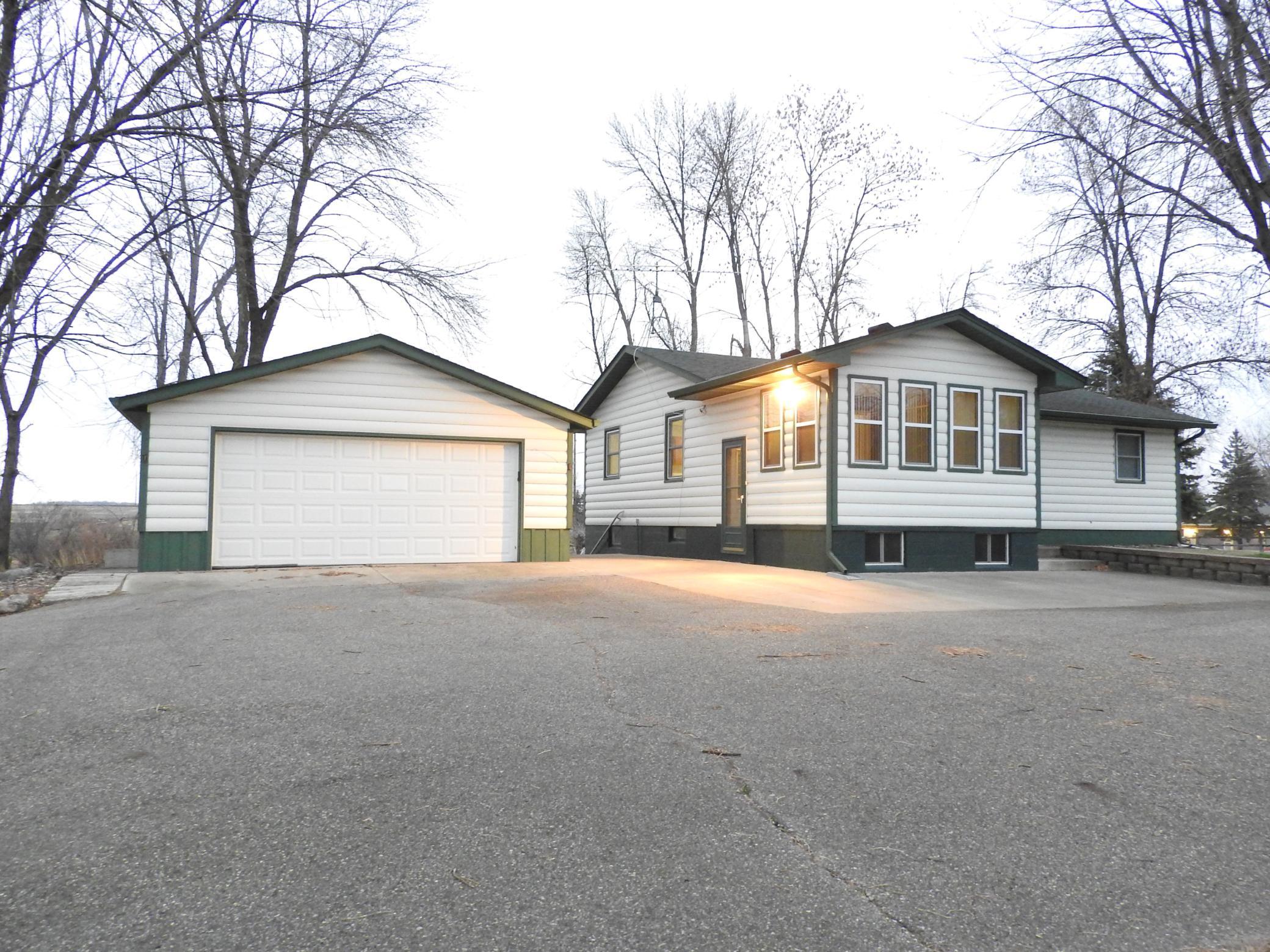 724  6th Street N, Winsted, MN
