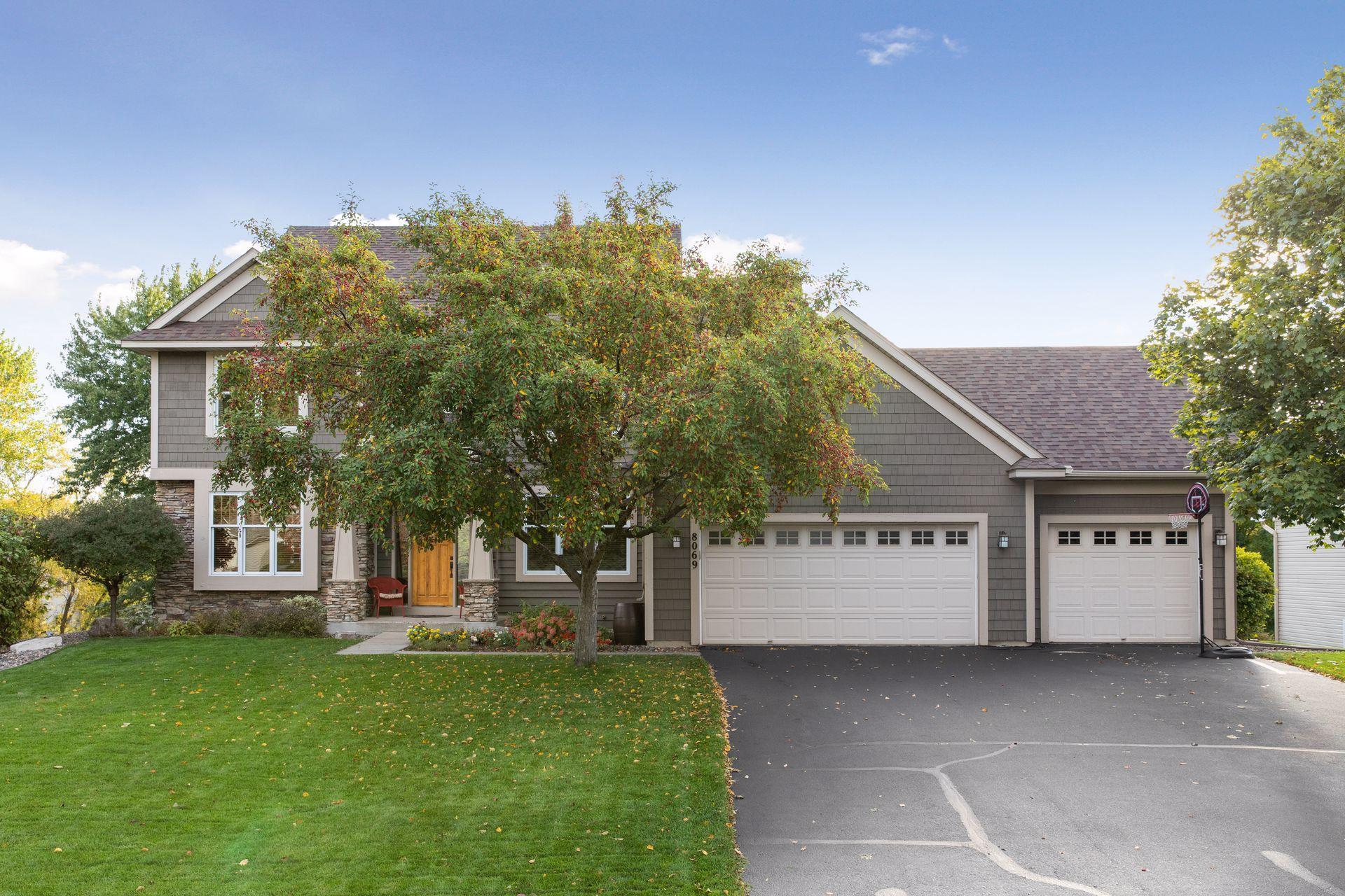8069  Enclave Bay, Woodbury, MN