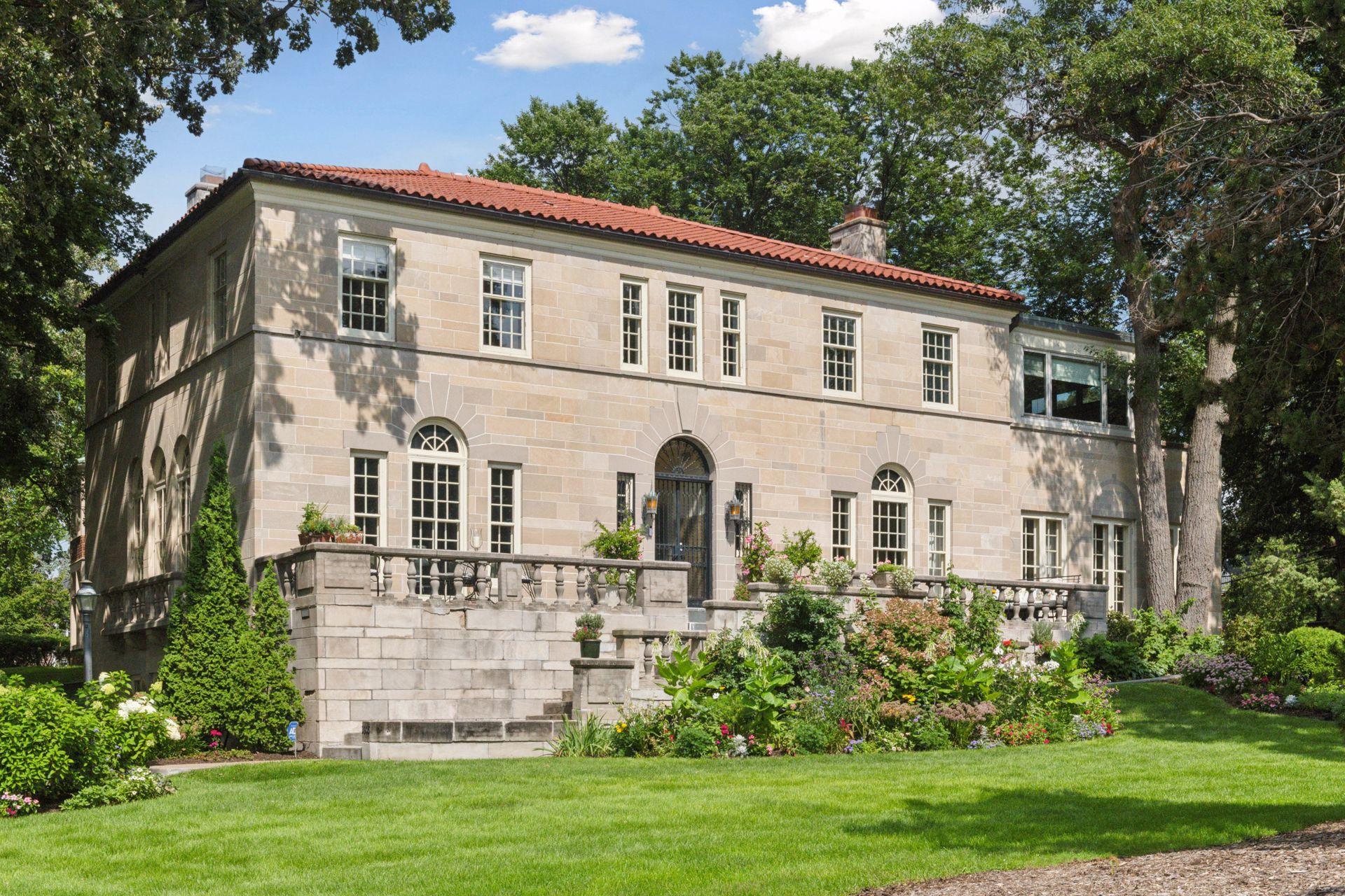 2308 W Lake Of The Isles Parkway, Minneapolis, MN