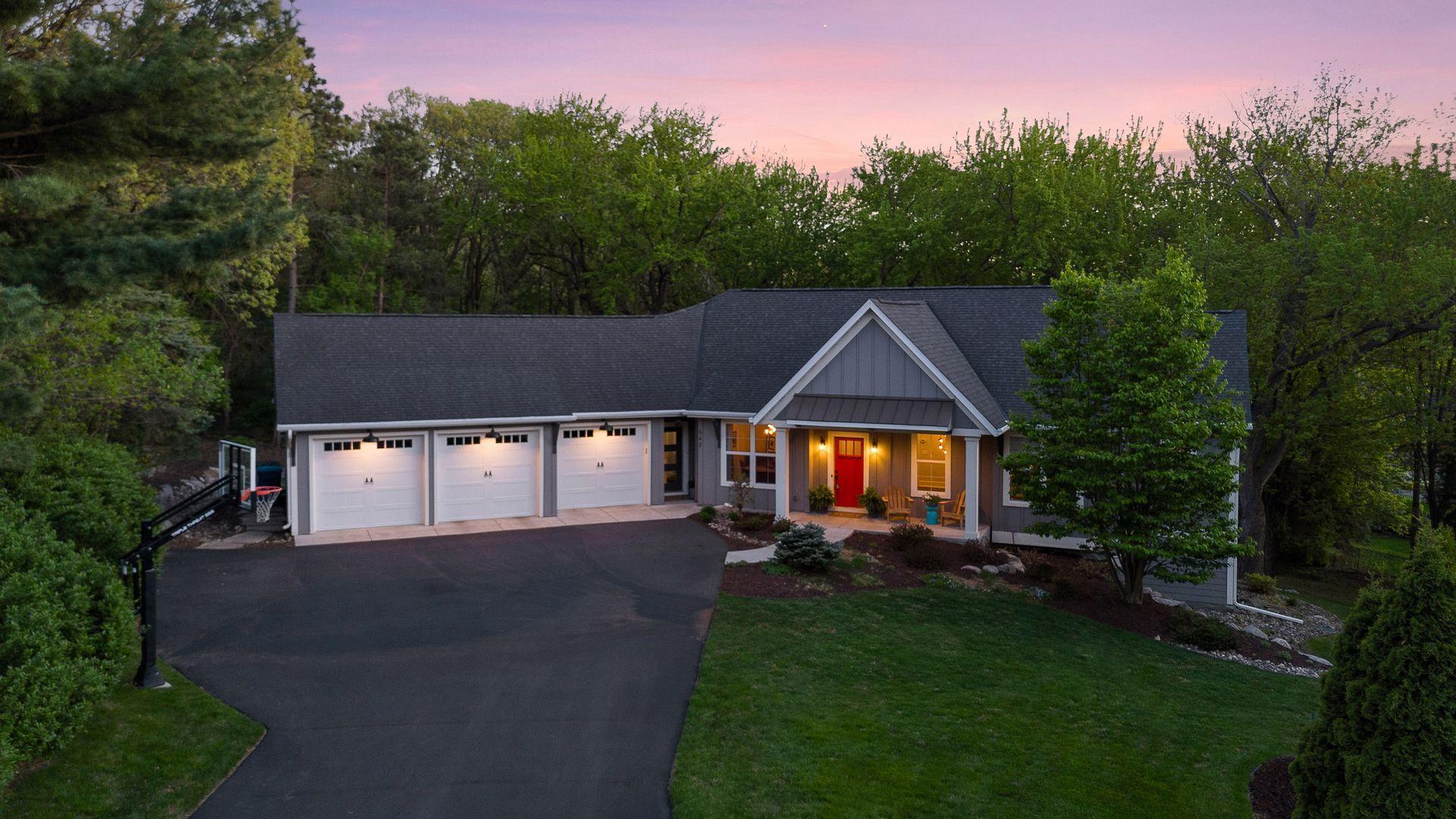 648  Sunset Lane, Mendota Heights, MN