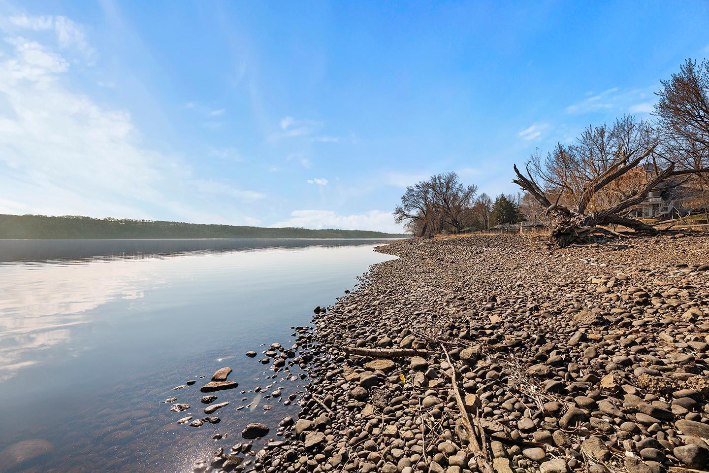 16  Point Road, Bayport, MN