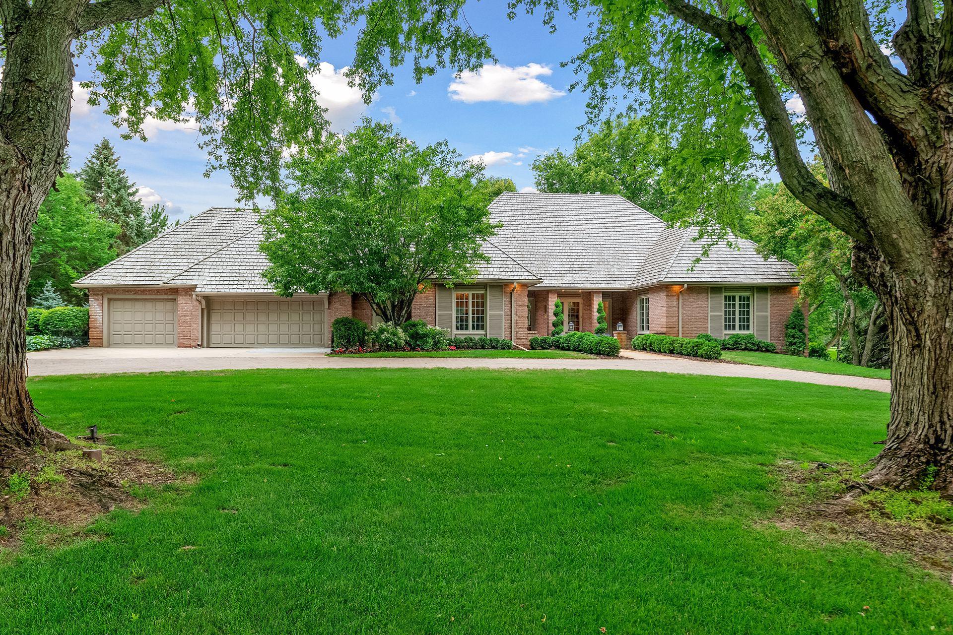 1250  French Creek Drive, Wayzata, MN