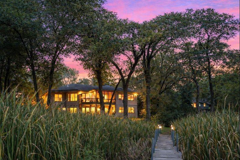 19900  Cottagewood Road, Deephaven, MN