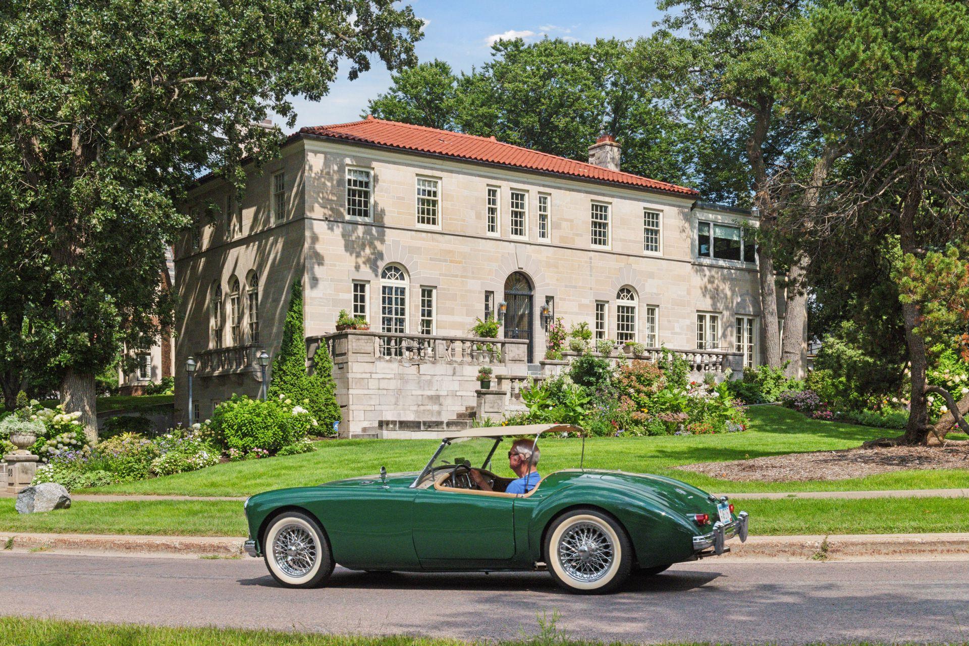 2308 W Lake Of The Isles Parkway, Minneapolis, MN