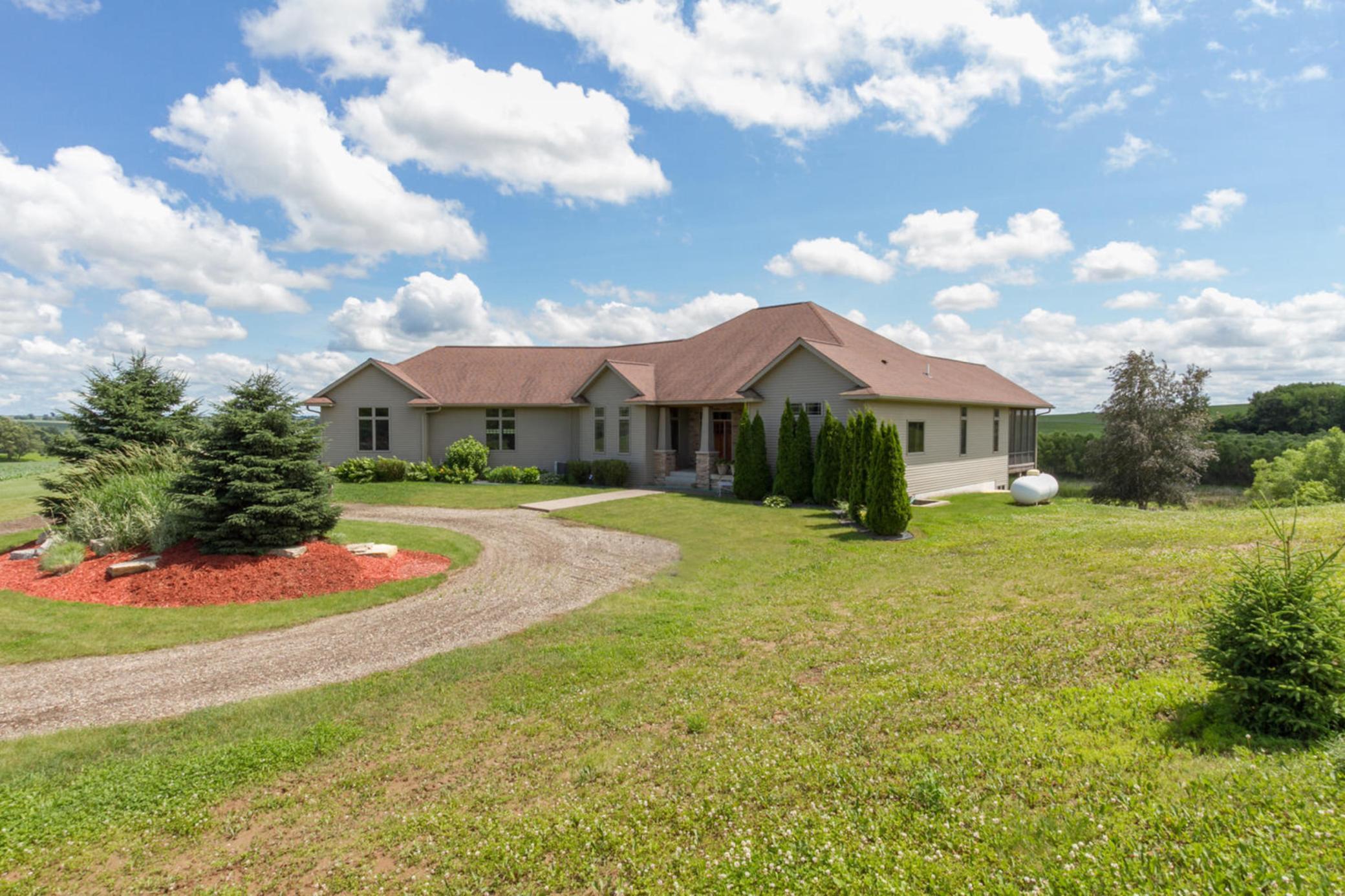 62997  430th Avenue, Mazeppa, MN