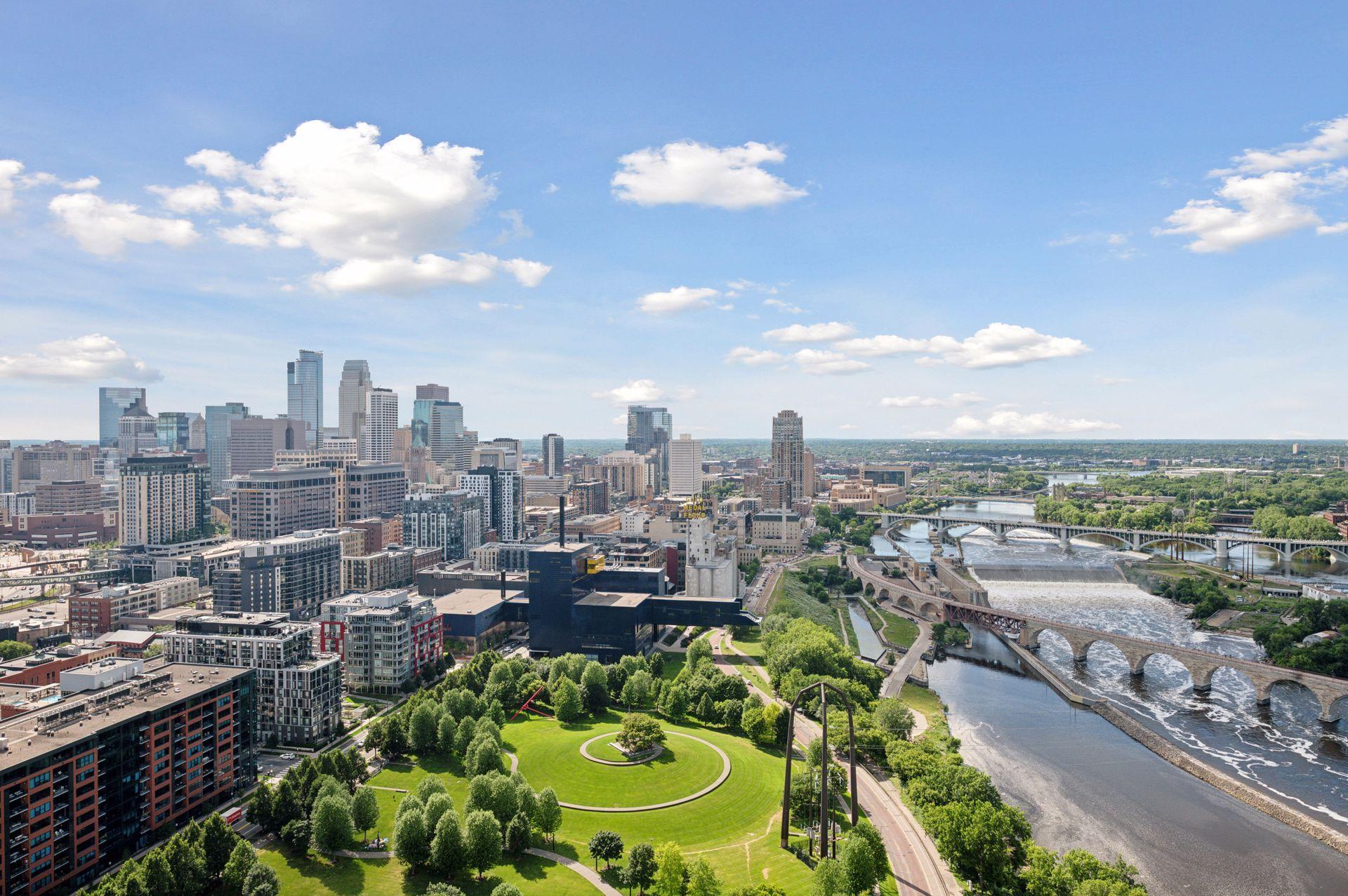 1111 W River Parkway, Minneapolis, MN