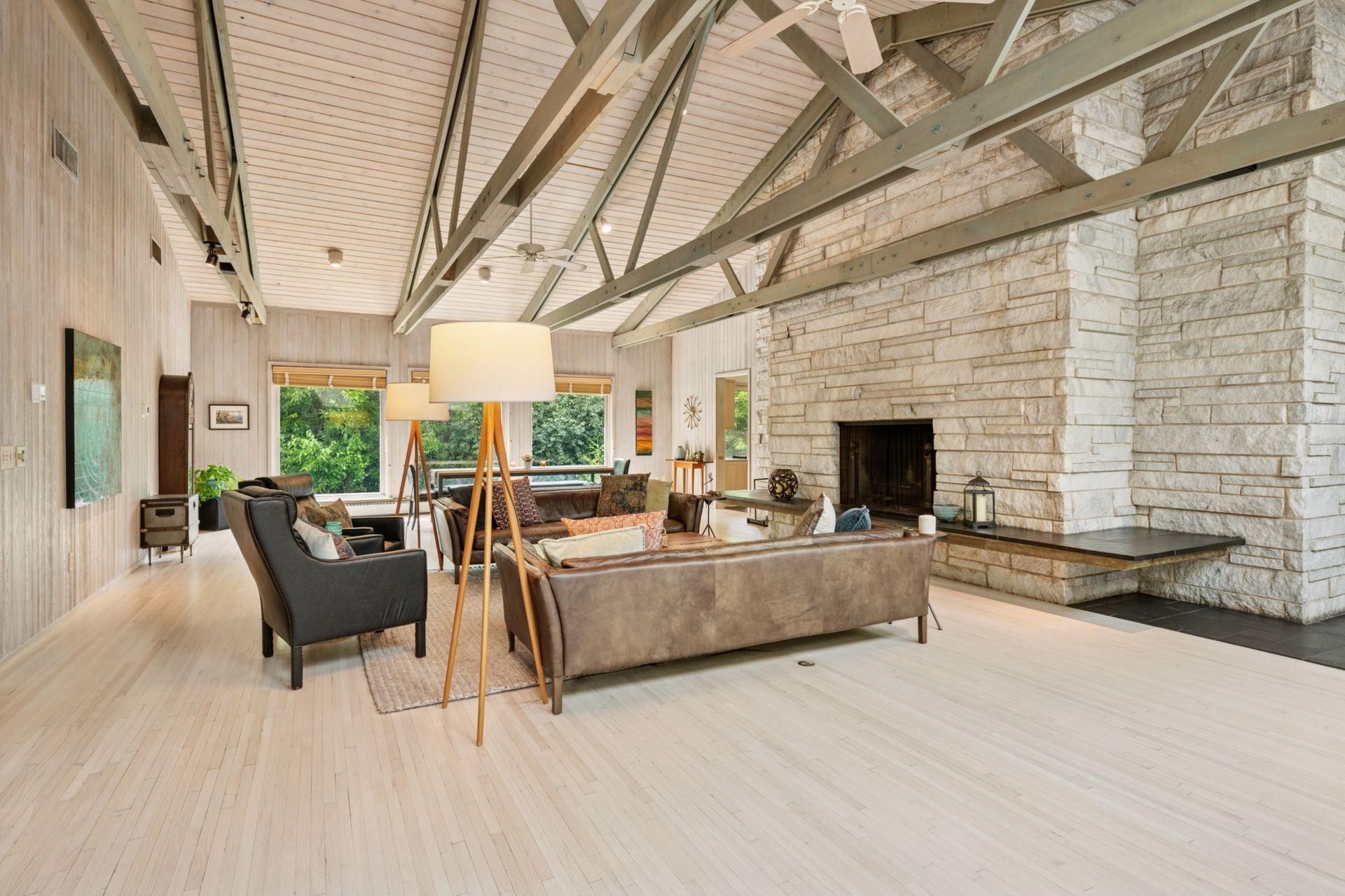 3325 W 34 1/2 Street, Minneapolis, MN