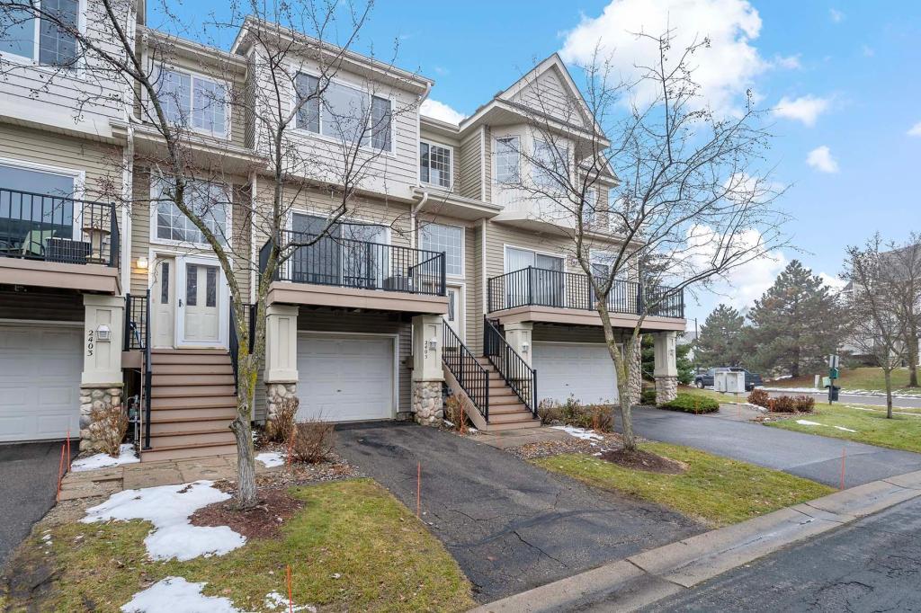 2405  Eagle Trace Lane Lane, Woodbury, MN