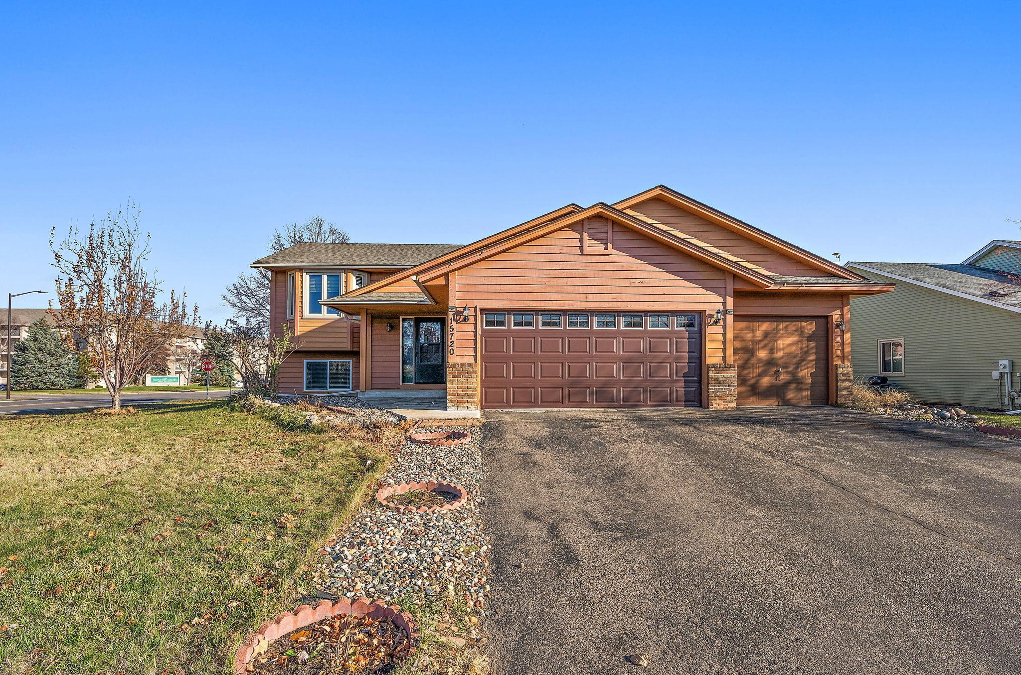 15720  Gallery Avenue, Apple Valley, MN