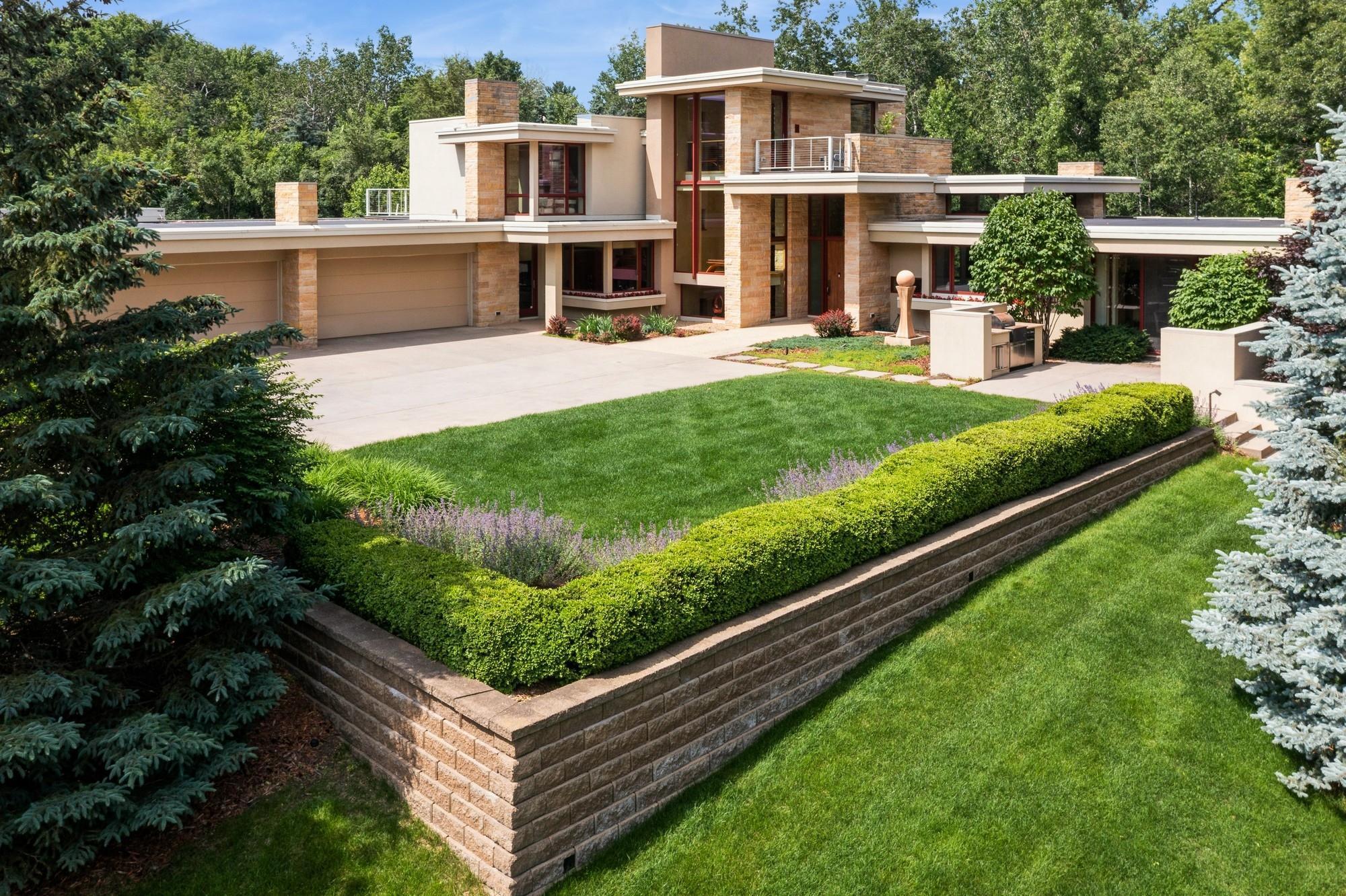 685  Hidden Creek Trail, Mendota Heights, MN