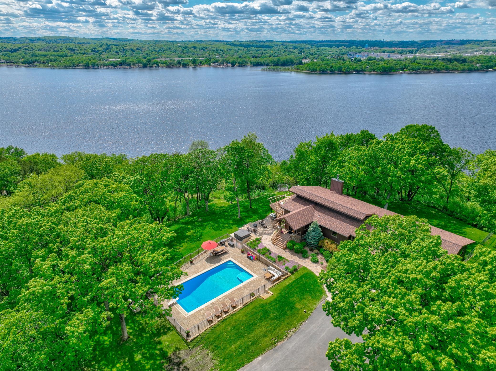 233  River Heights Trail, Hudson, WI