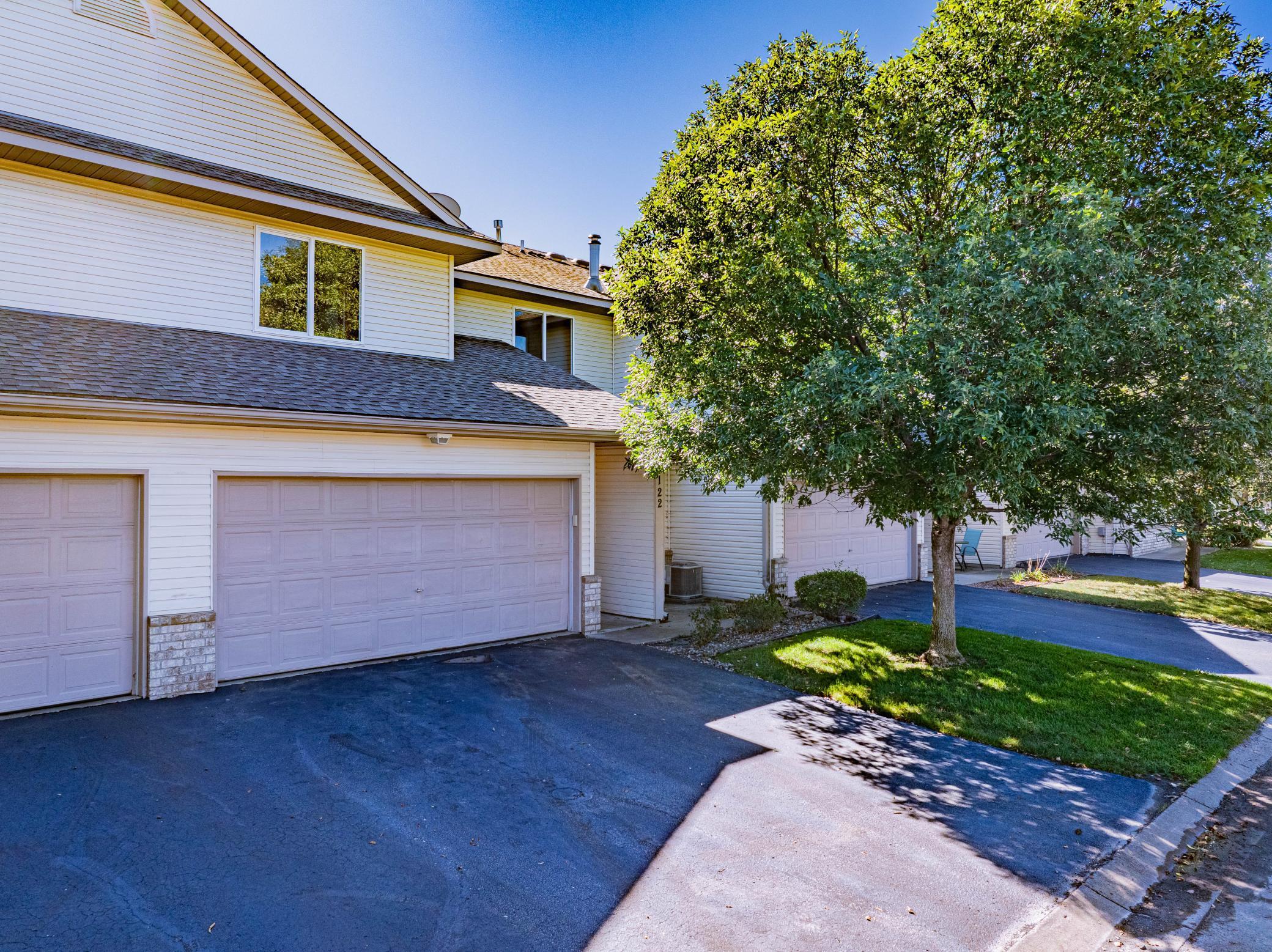 1122  Crystal Place W, Chaska, MN