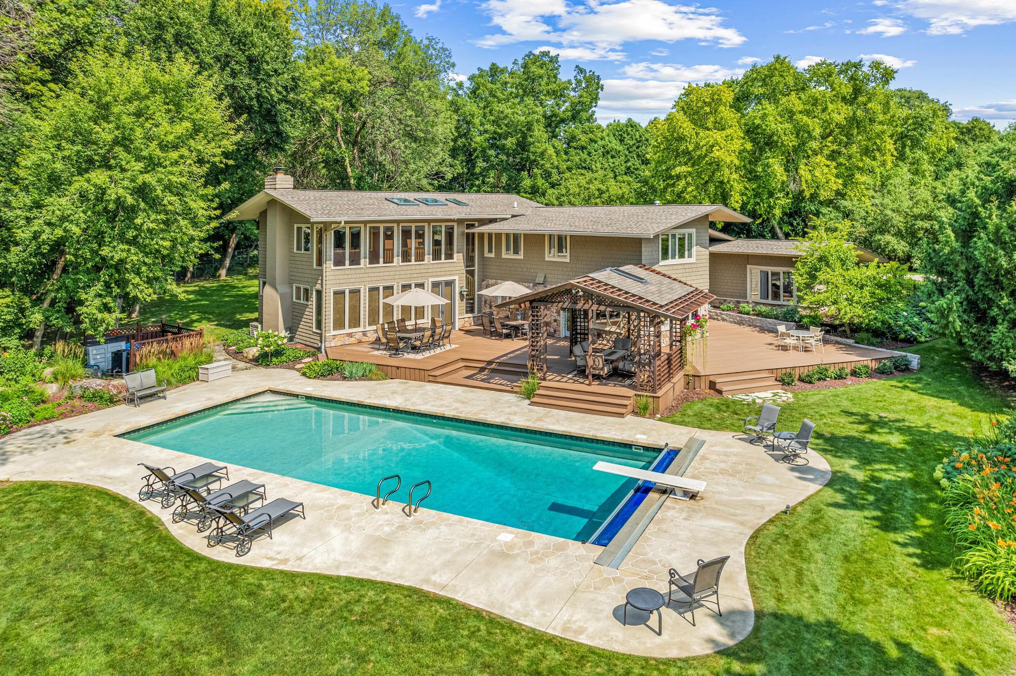 2150  Crestview Drive, Chanhassen, MN