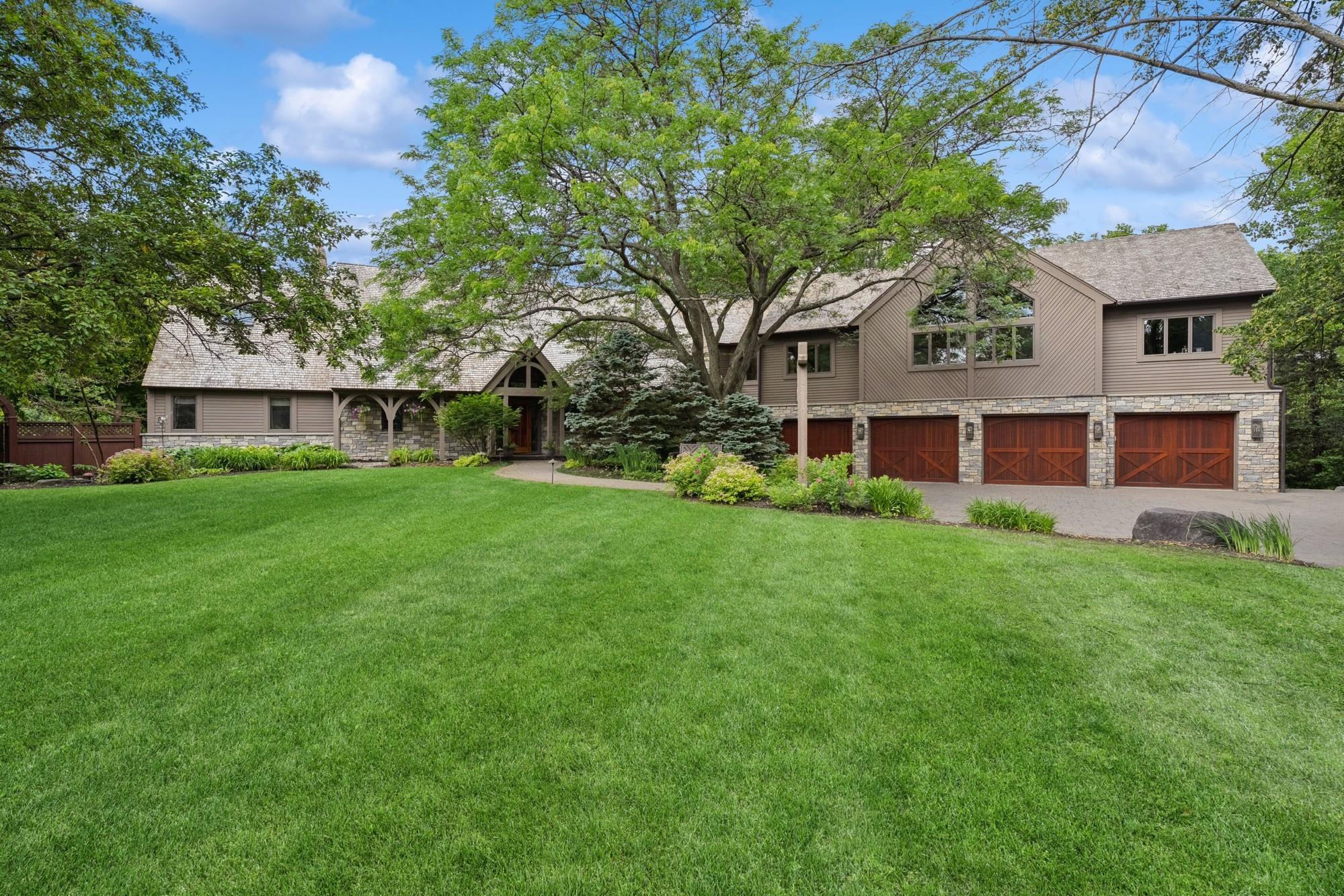 10420  Bluff Circle, Chaska, MN