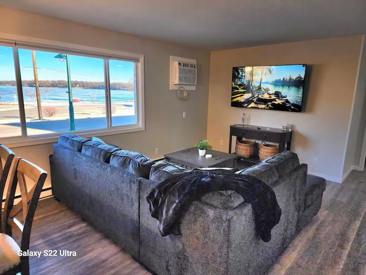 114  Lake Avenue S, Spicer, MN