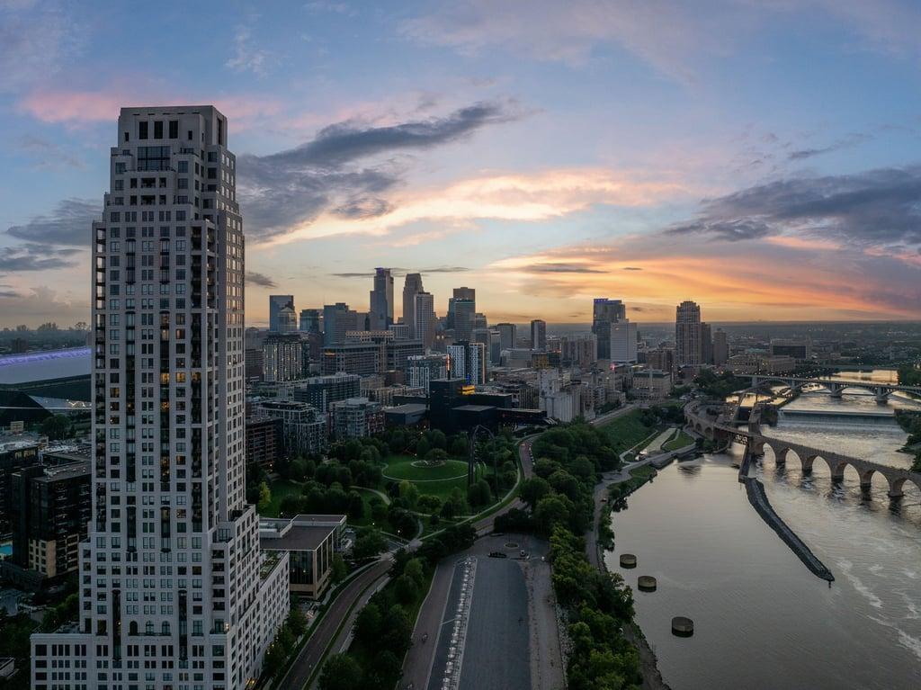 1111 W River Parkway, Minneapolis, MN