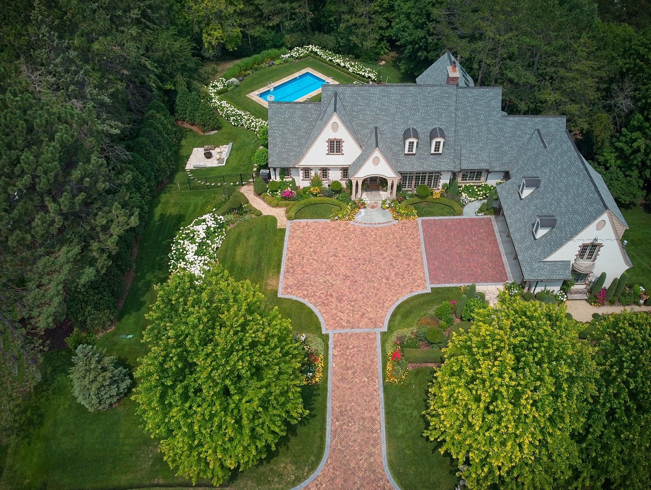 325  Highcroft Lane, Wayzata, MN