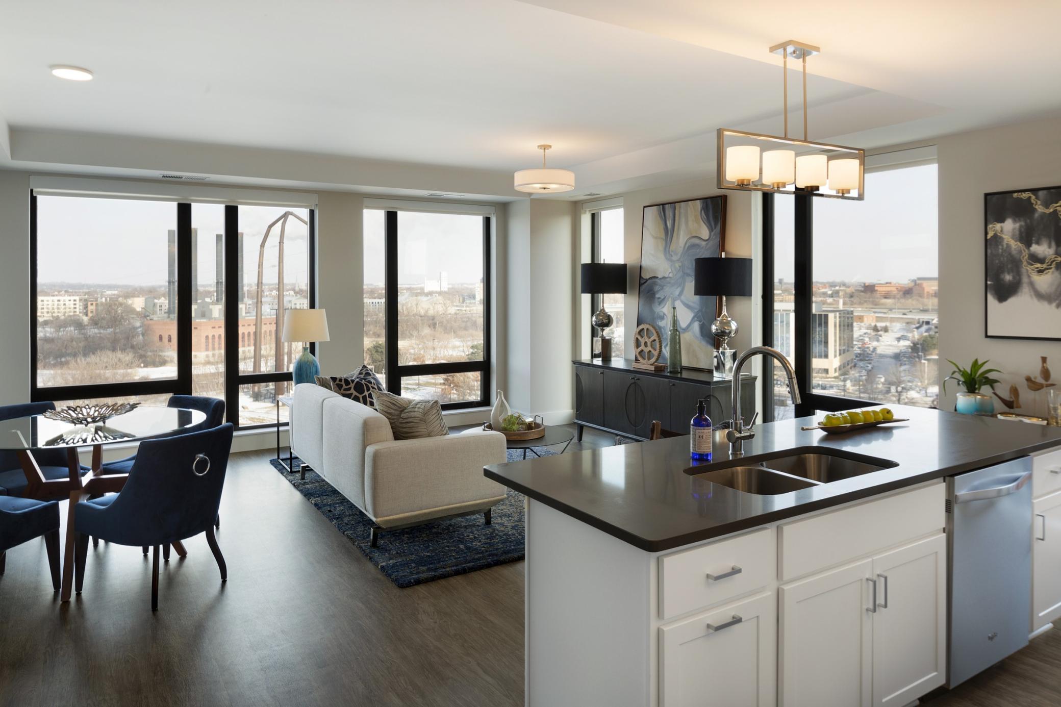 212  10th Avenue S, Minneapolis, MN